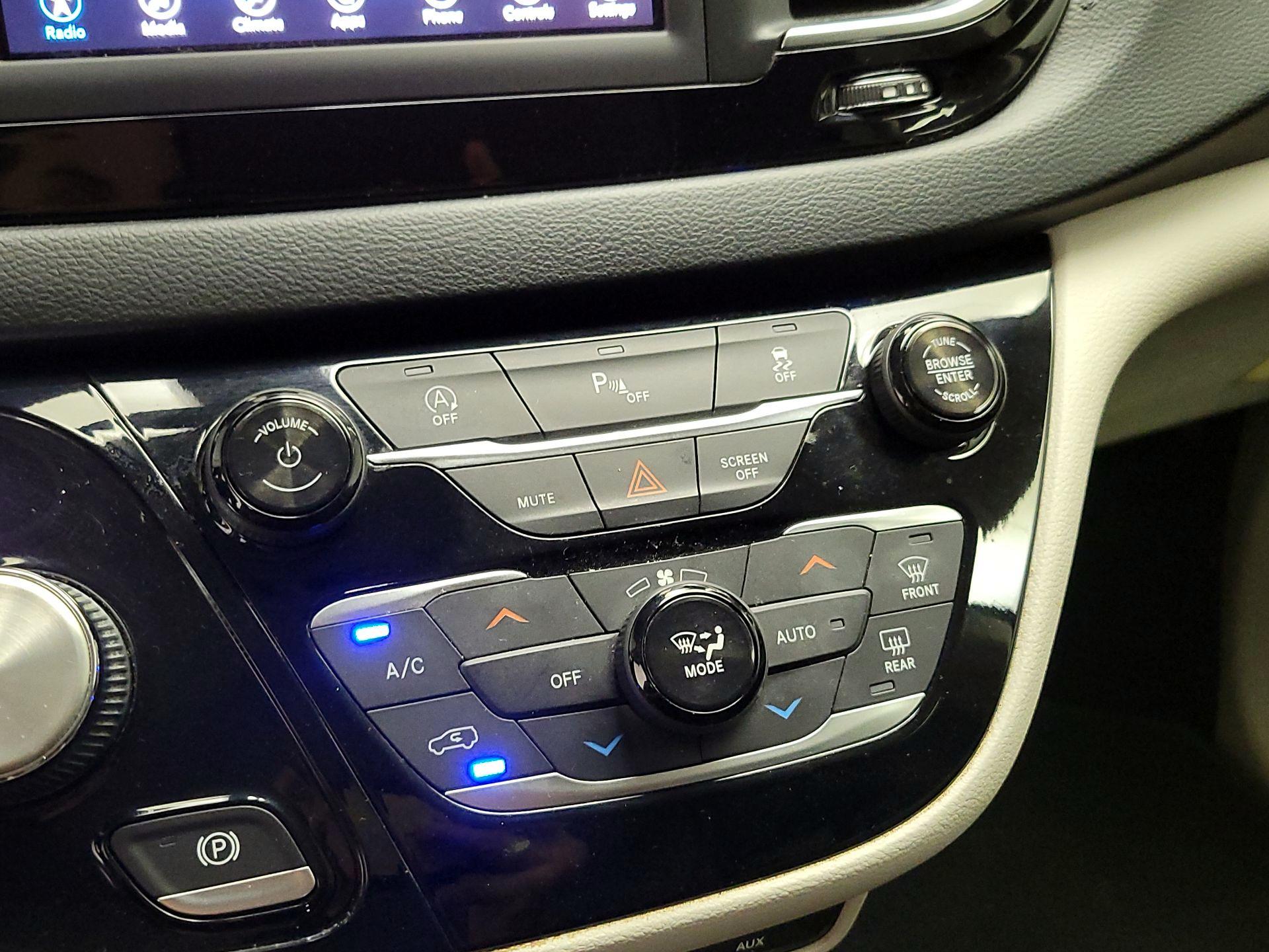 Thumbnail: 2019 Chrysler Pacifica - 16