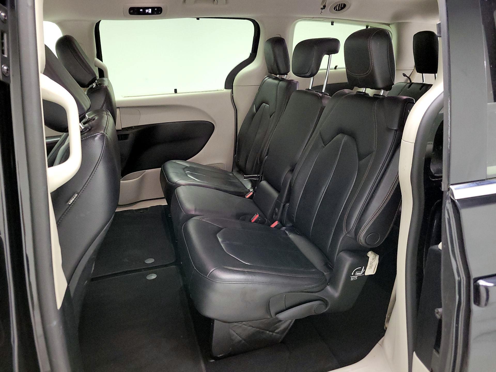 Thumbnail: 2019 Chrysler Pacifica - 19