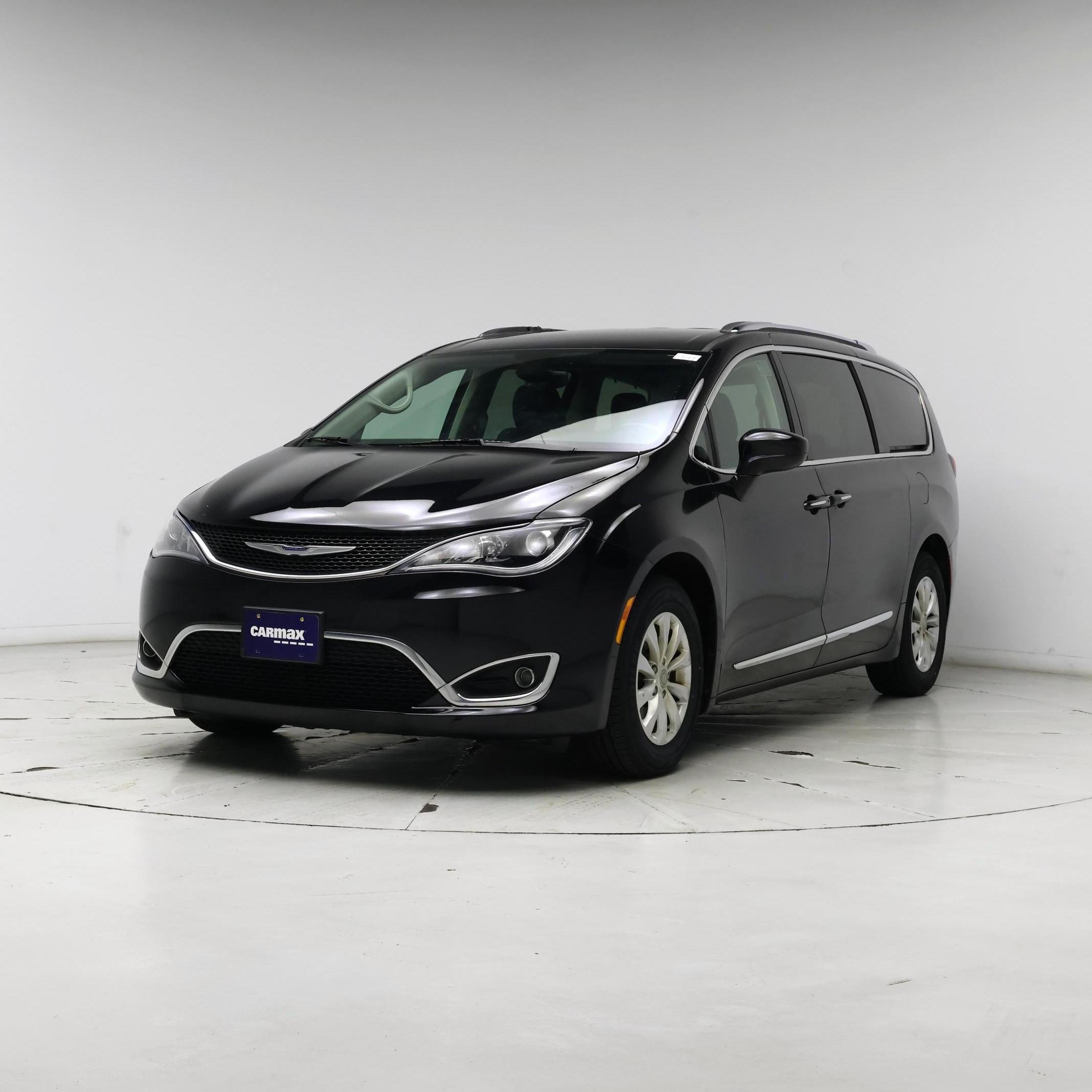Thumbnail: 2019 Chrysler Pacifica - 4