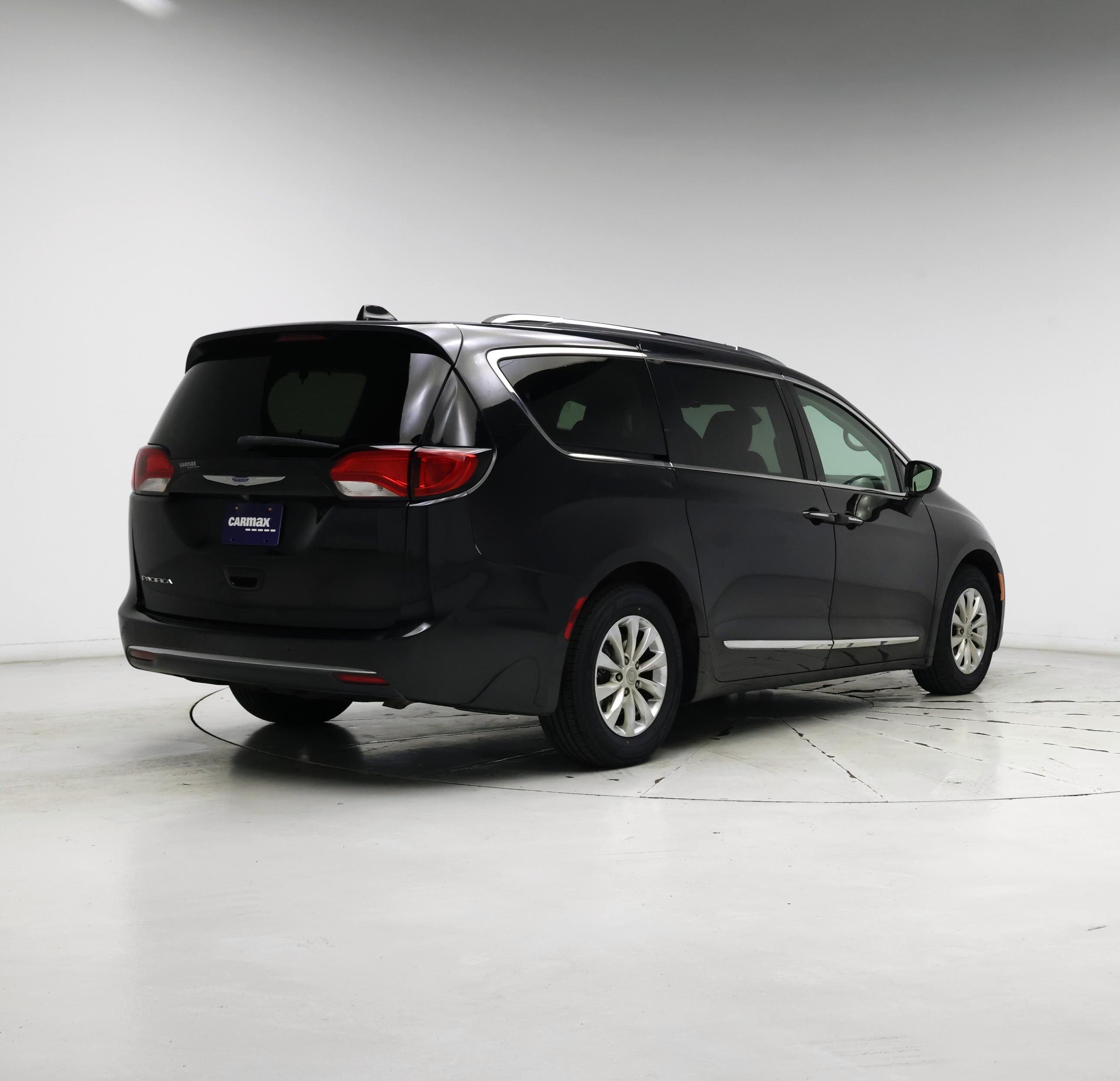 Thumbnail: 2019 Chrysler Pacifica - 8