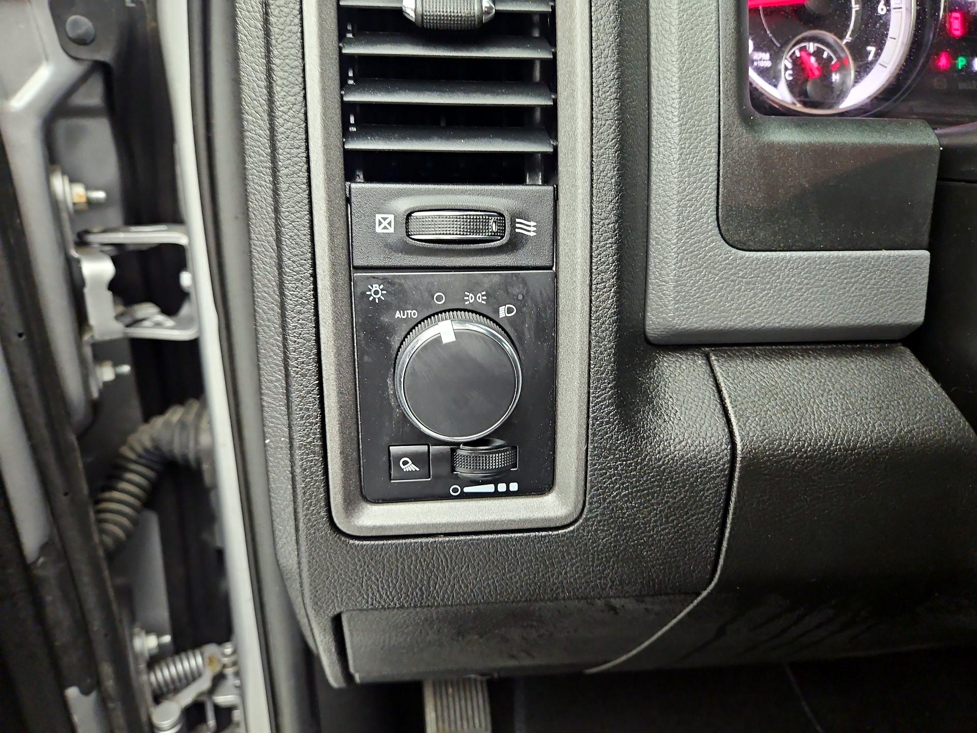 Thumbnail: 2019 RAM 1500 Classic - 13