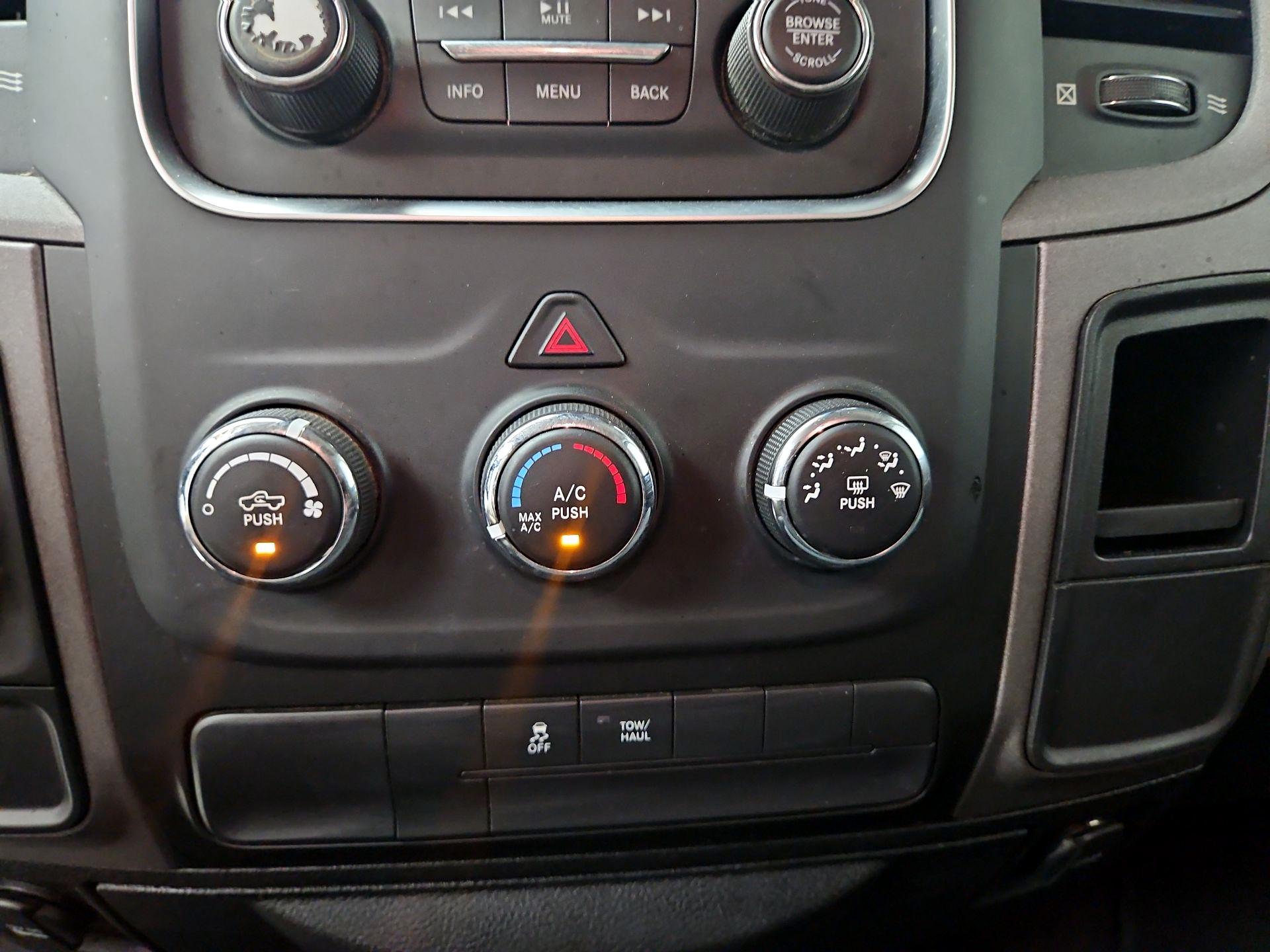 Thumbnail: 2019 RAM 1500 Classic - 15