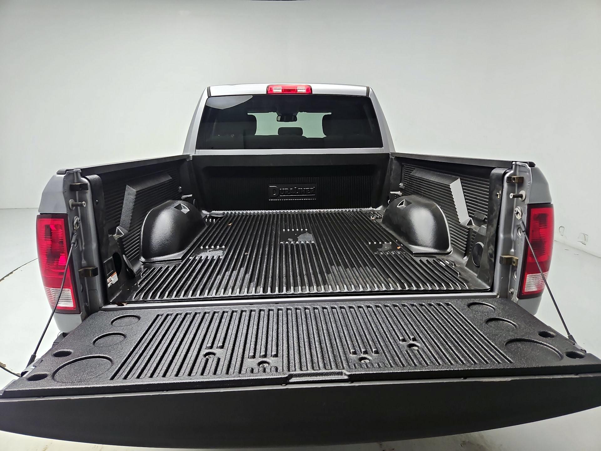 Thumbnail: 2019 RAM 1500 Classic - 19