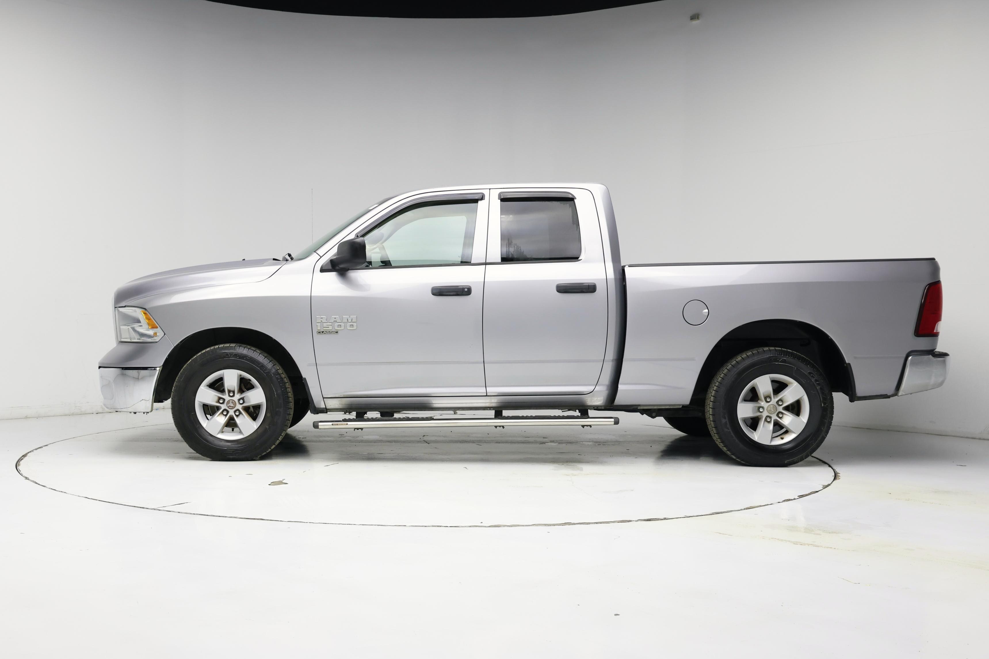 Thumbnail: 2019 RAM 1500 Classic - 3