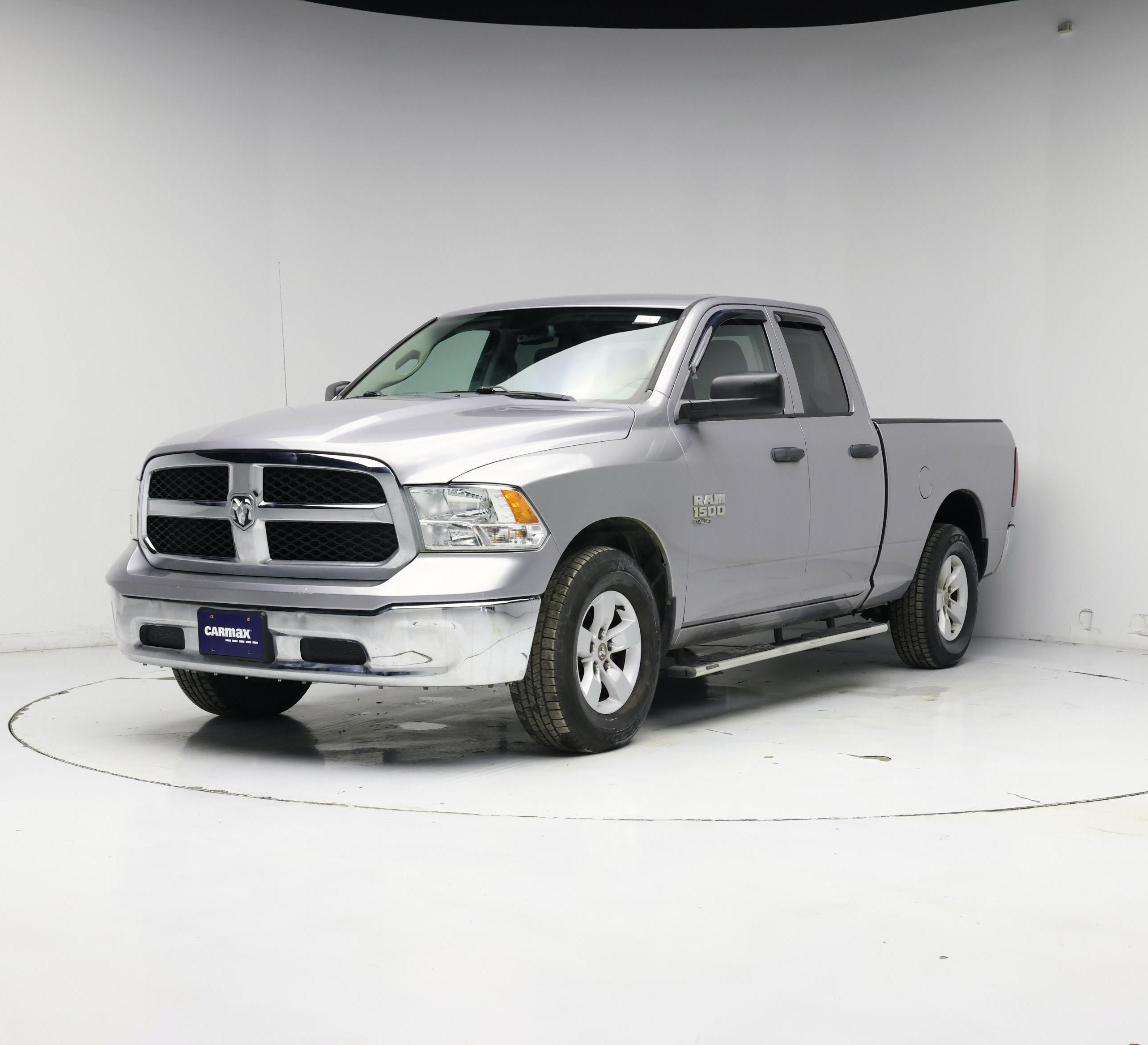 Thumbnail: 2019 RAM 1500 Classic - 4