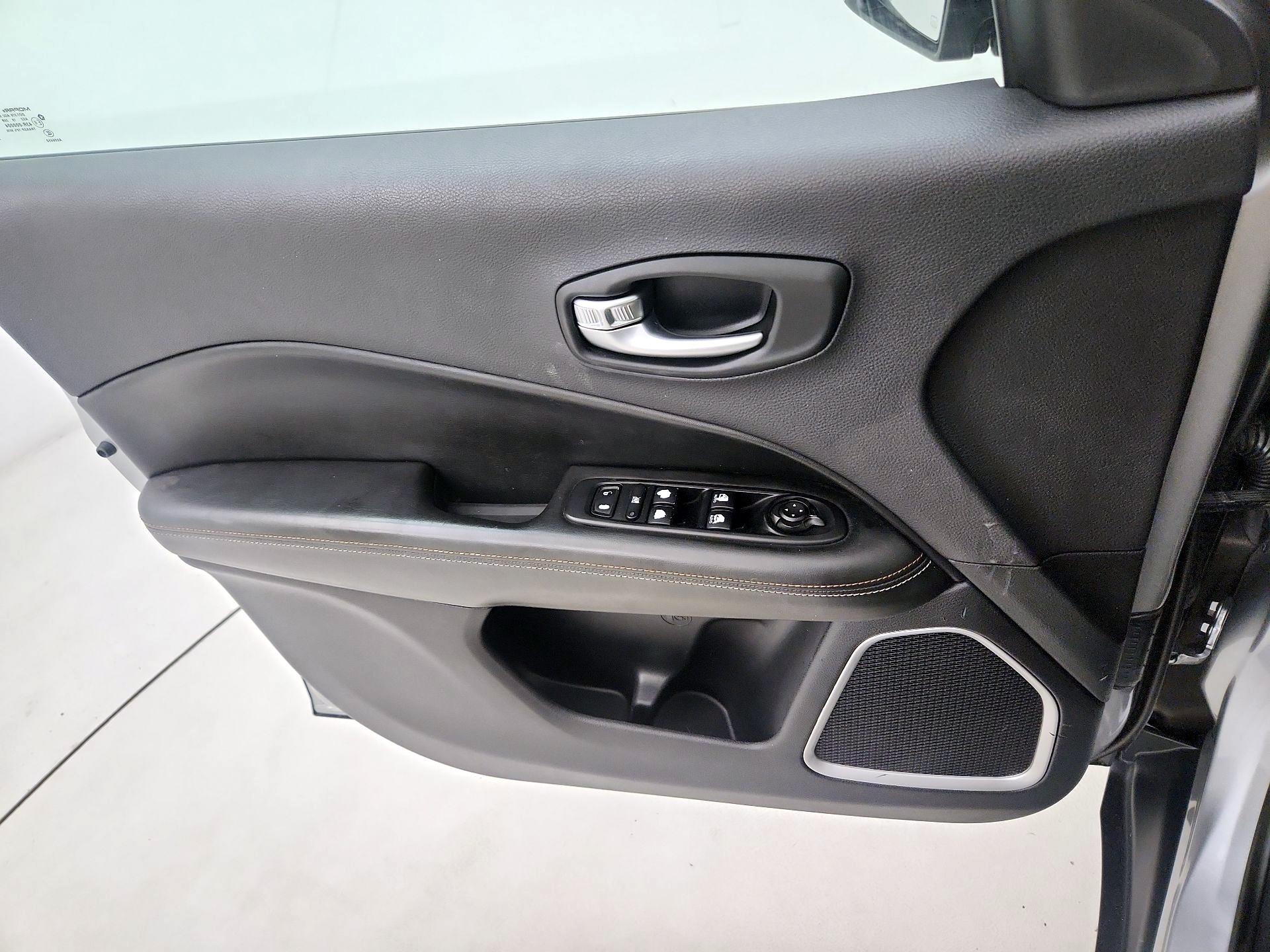 Thumbnail: 2019 Jeep Compass - 12