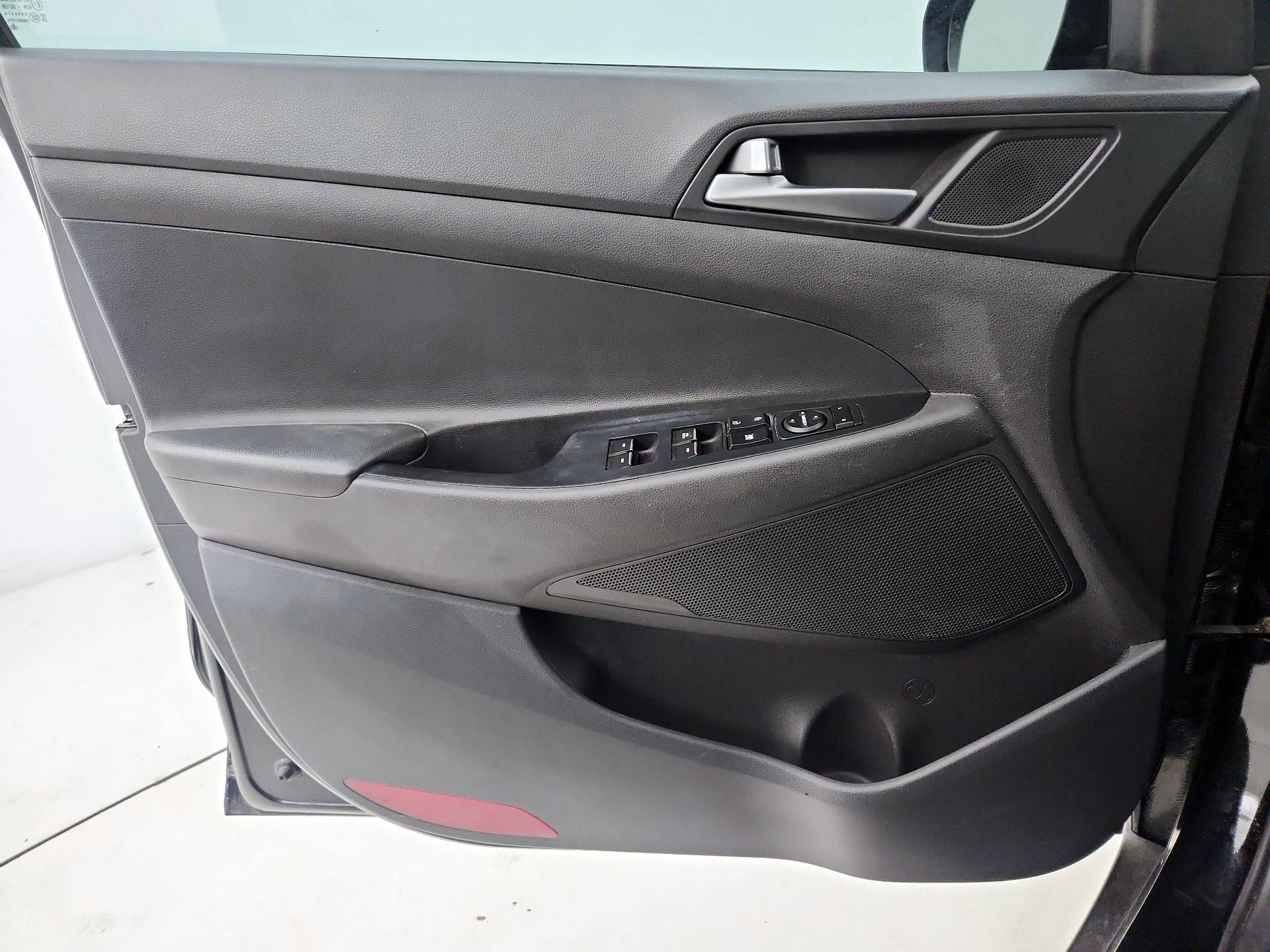 Thumbnail: 2016 Hyundai Tucson - 12