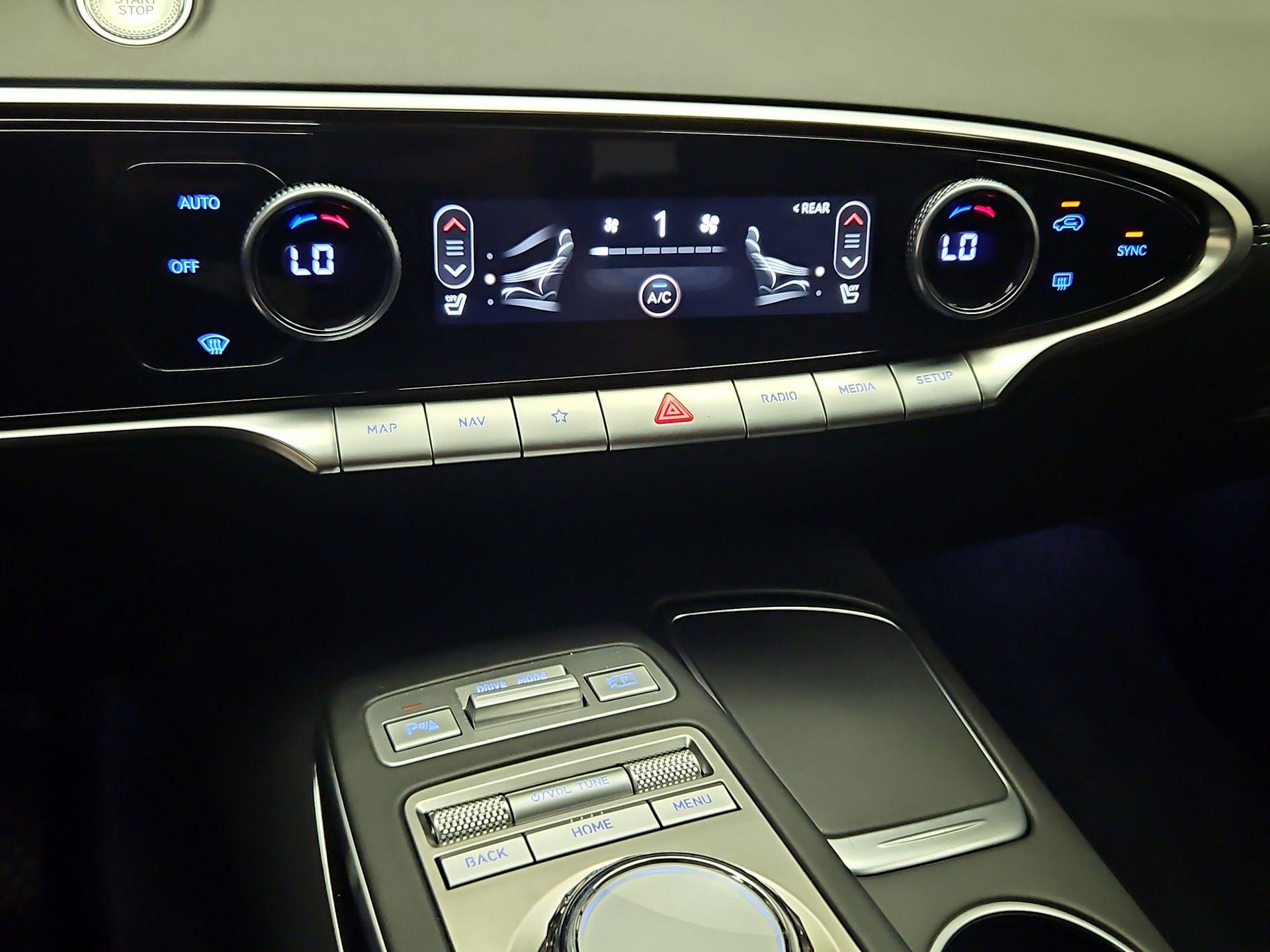 Thumbnail: 2025 Genesis GV70 - 17