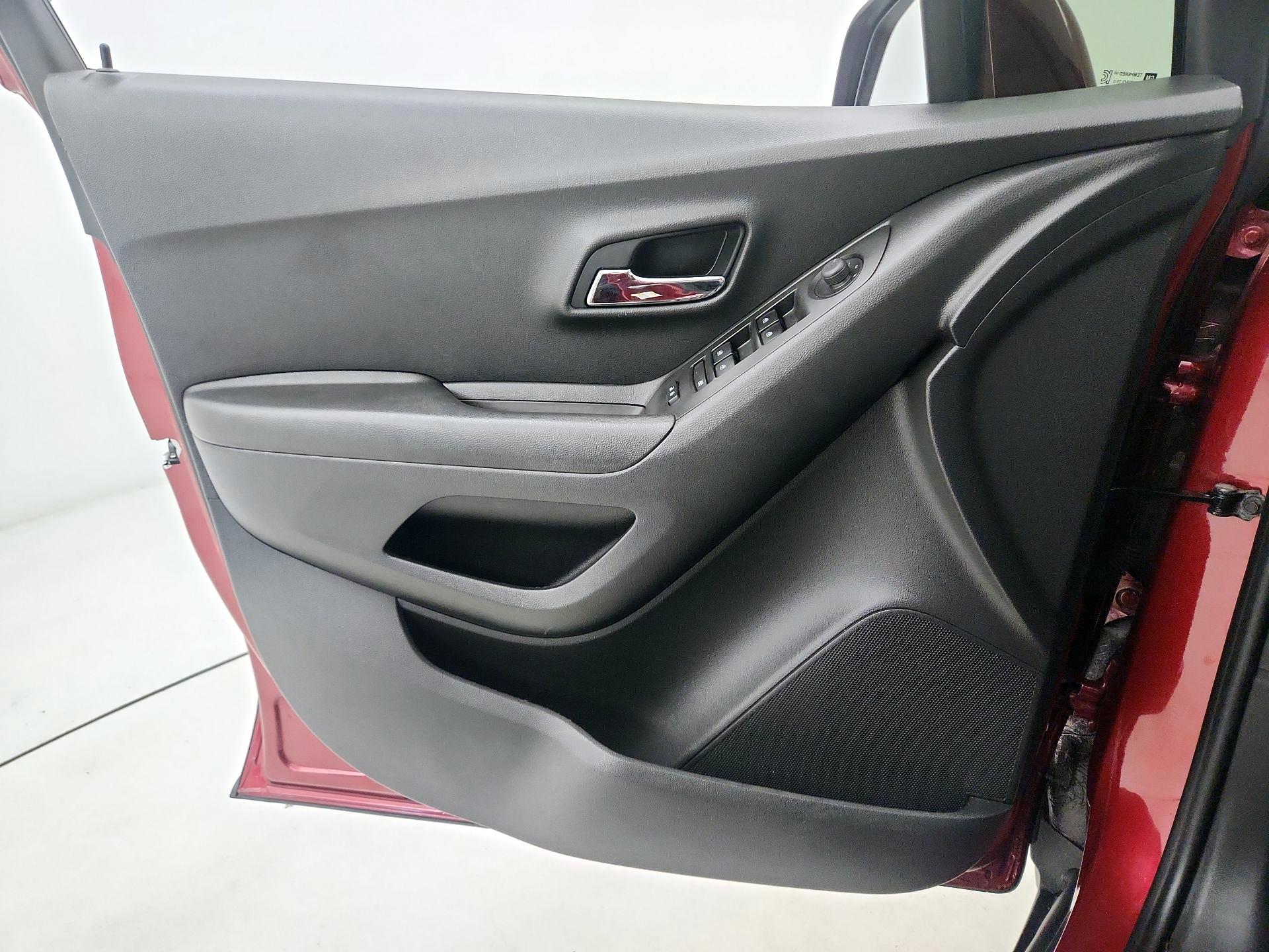 Thumbnail: 2021 Chevrolet Trax - 12