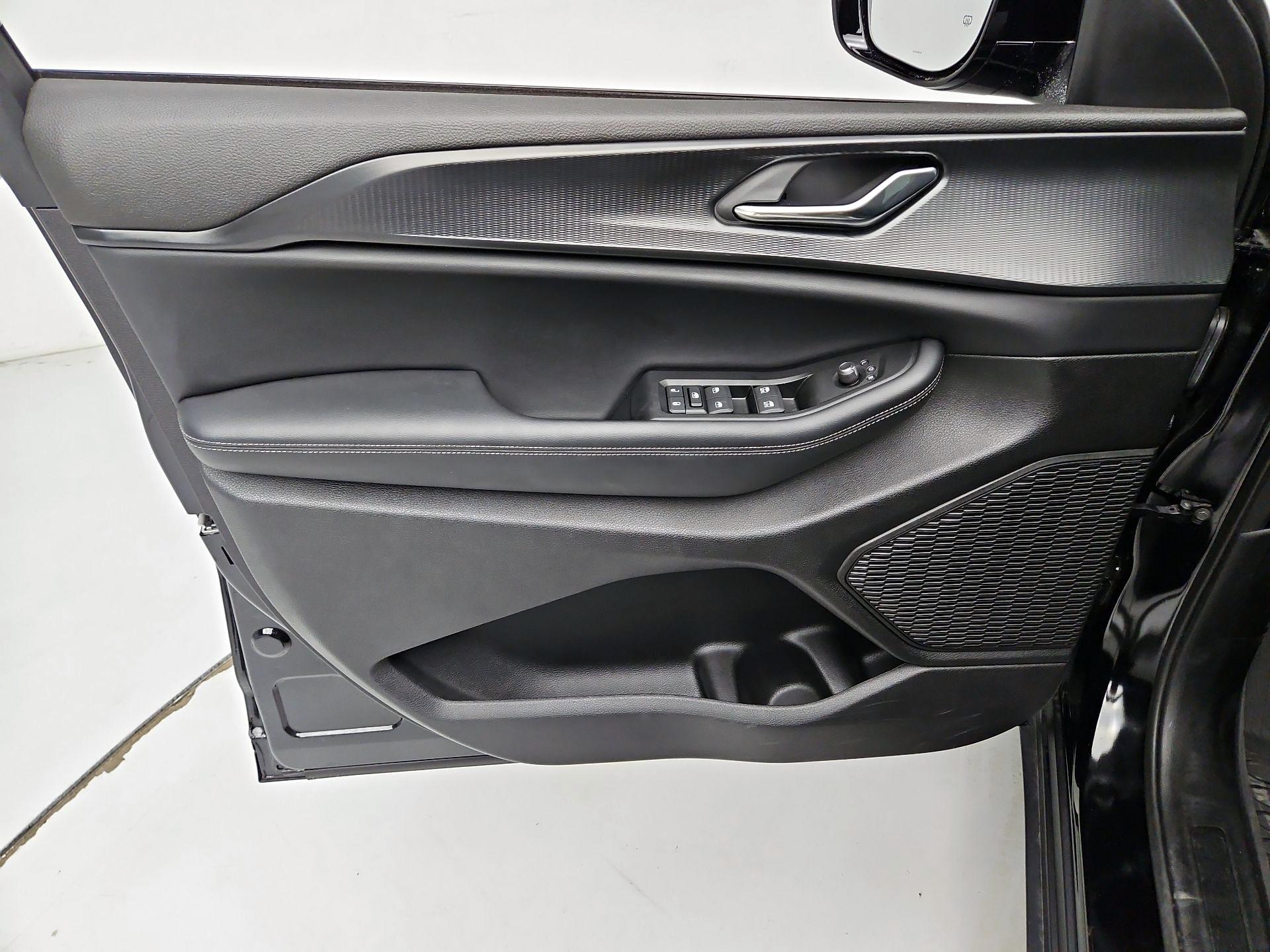 Thumbnail: 2025 Jeep Grand Cherokee - 12