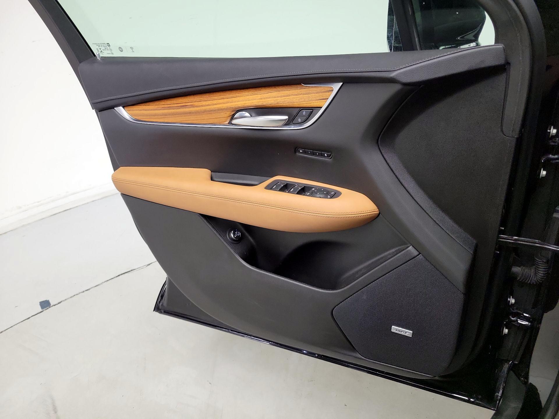 Thumbnail: 2022 Cadillac XT5 - 12