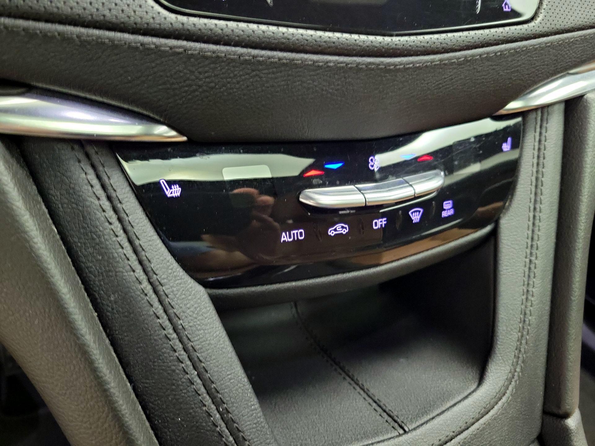 Thumbnail: 2022 Cadillac XT5 - 17