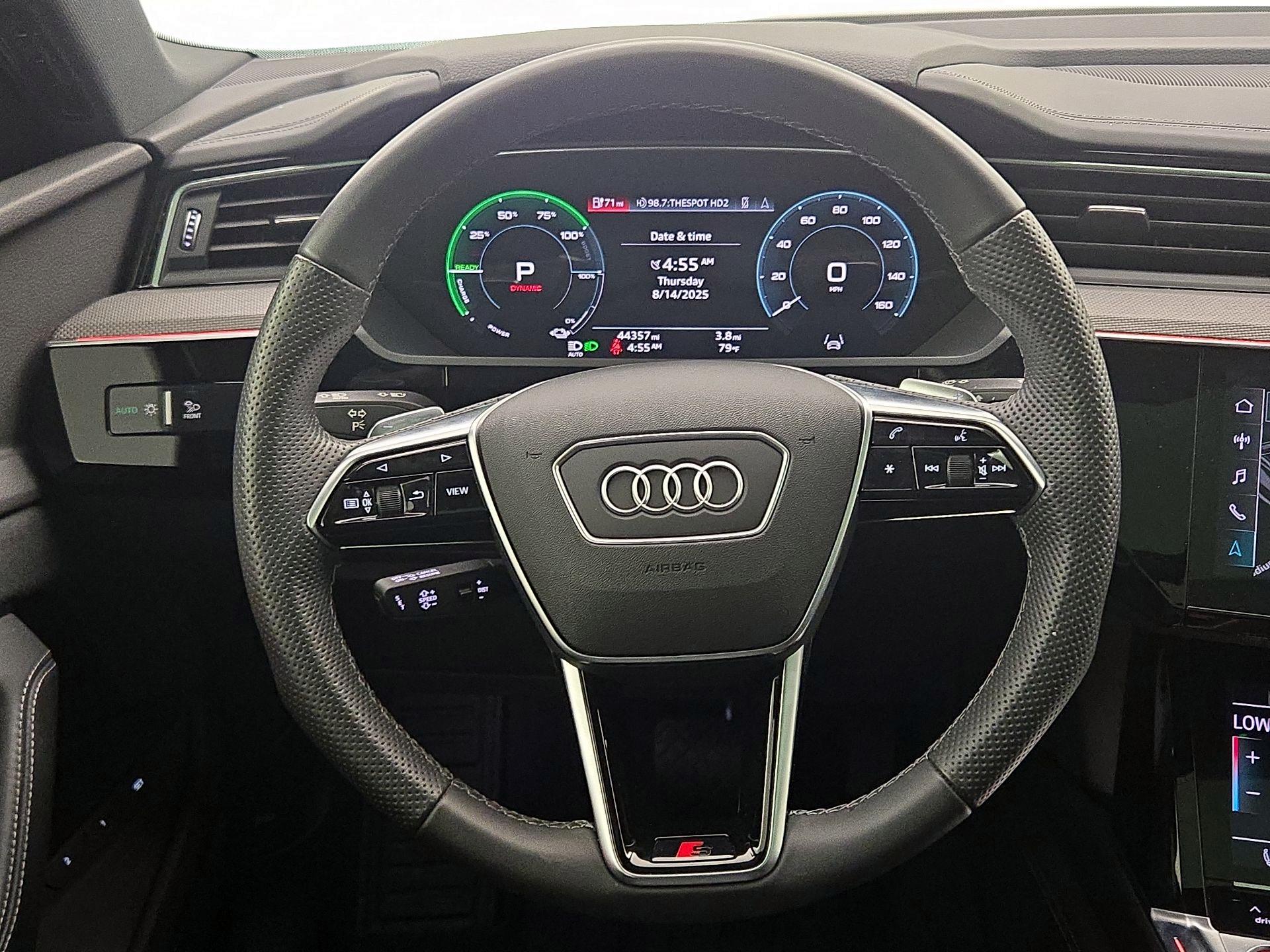 Thumbnail: 2022 Audi e-tron S - 10