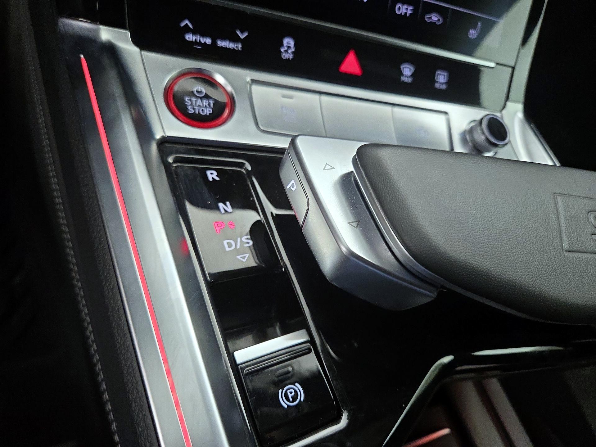 Thumbnail: 2022 Audi e-tron S - 18
