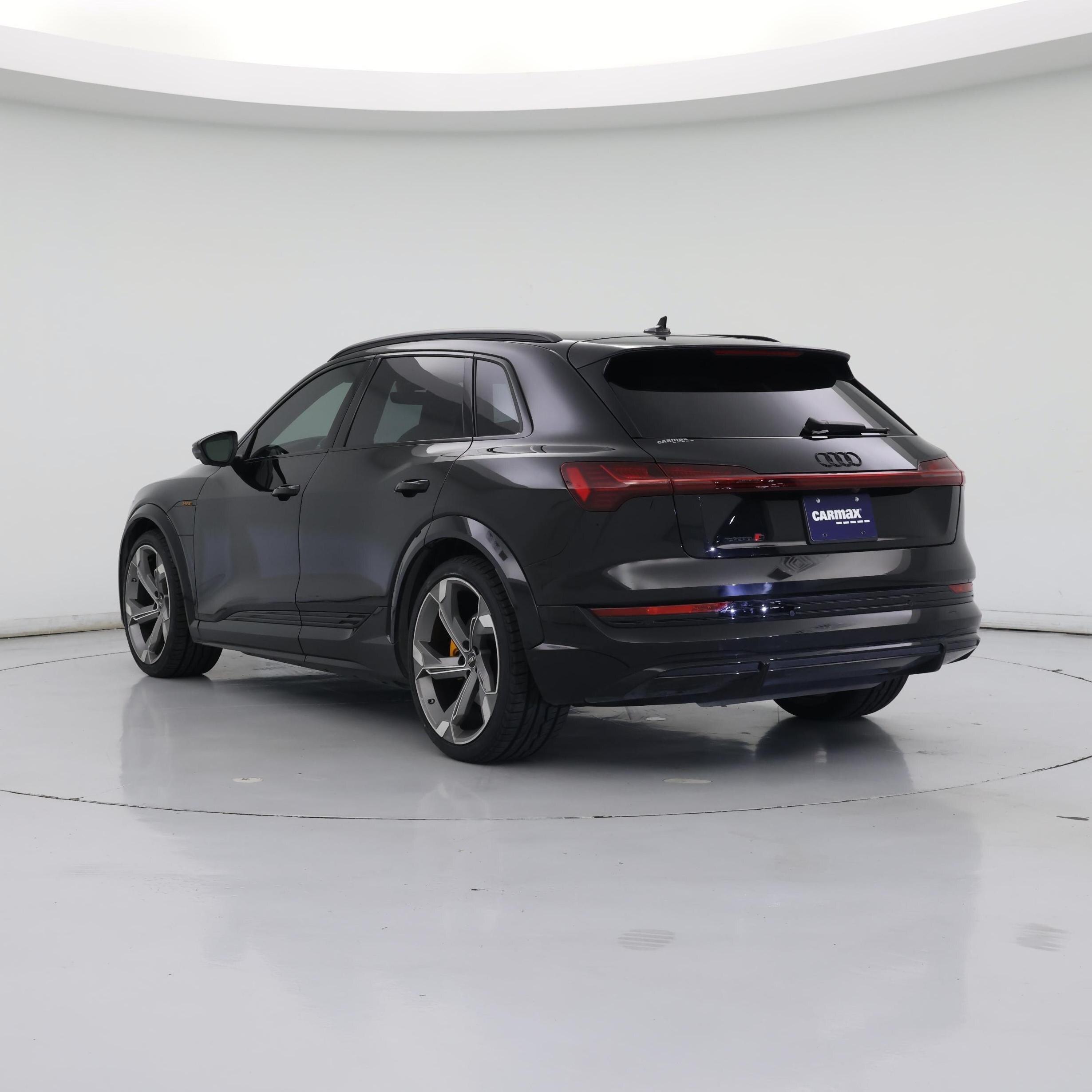 Thumbnail: 2022 Audi e-tron S - 2