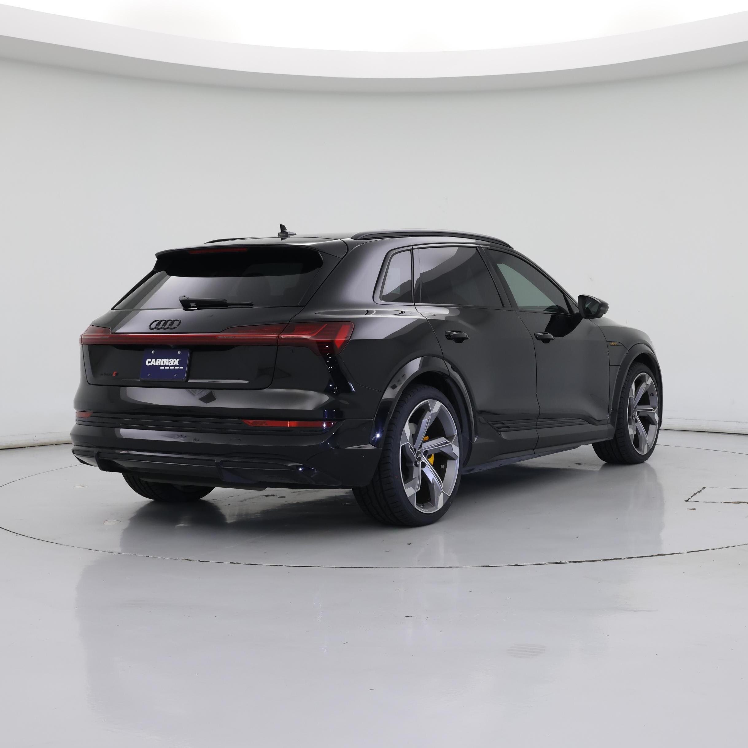 Thumbnail: 2022 Audi e-tron S - 8