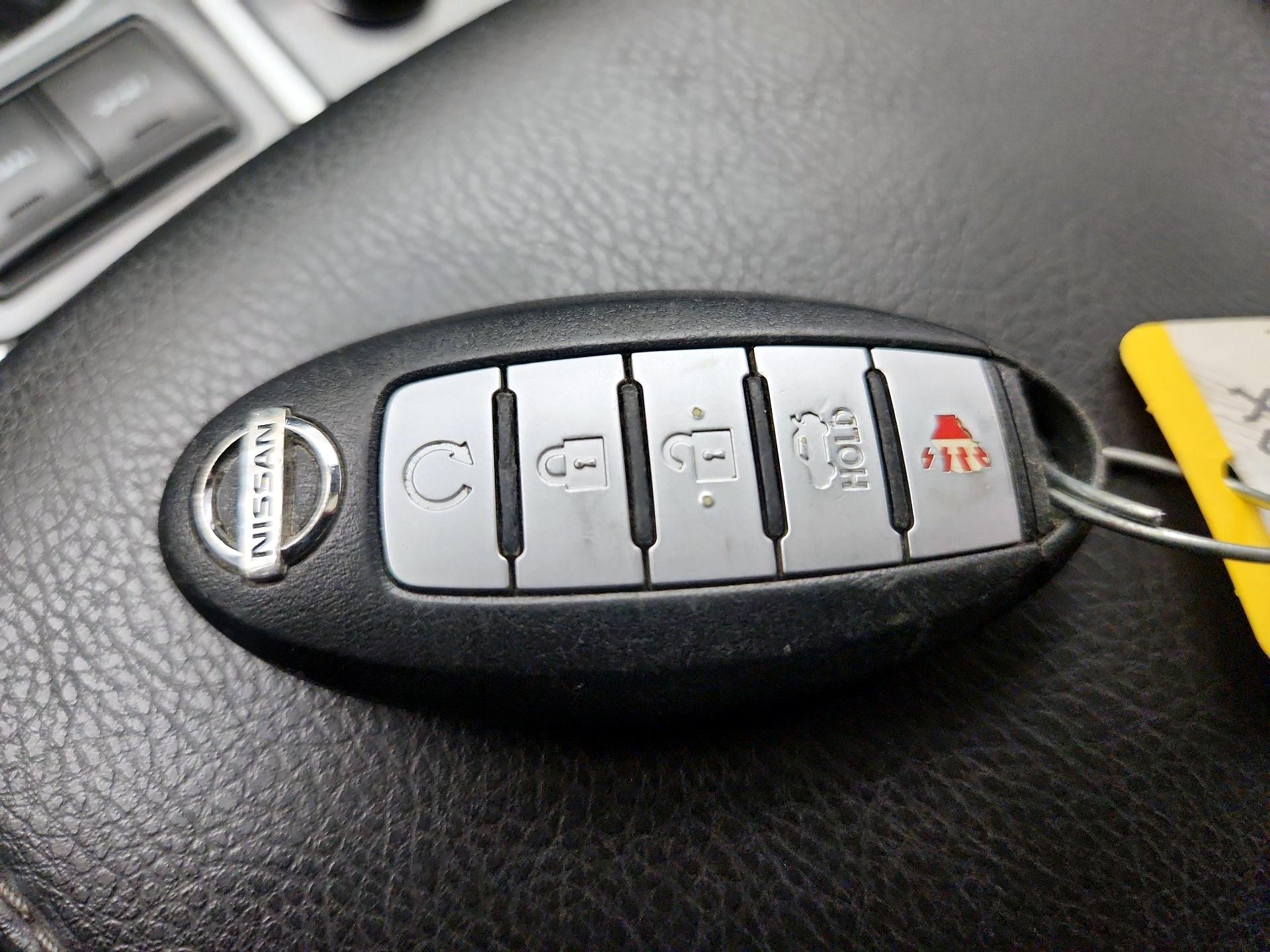 Thumbnail: 2016 Nissan Maxima - 18