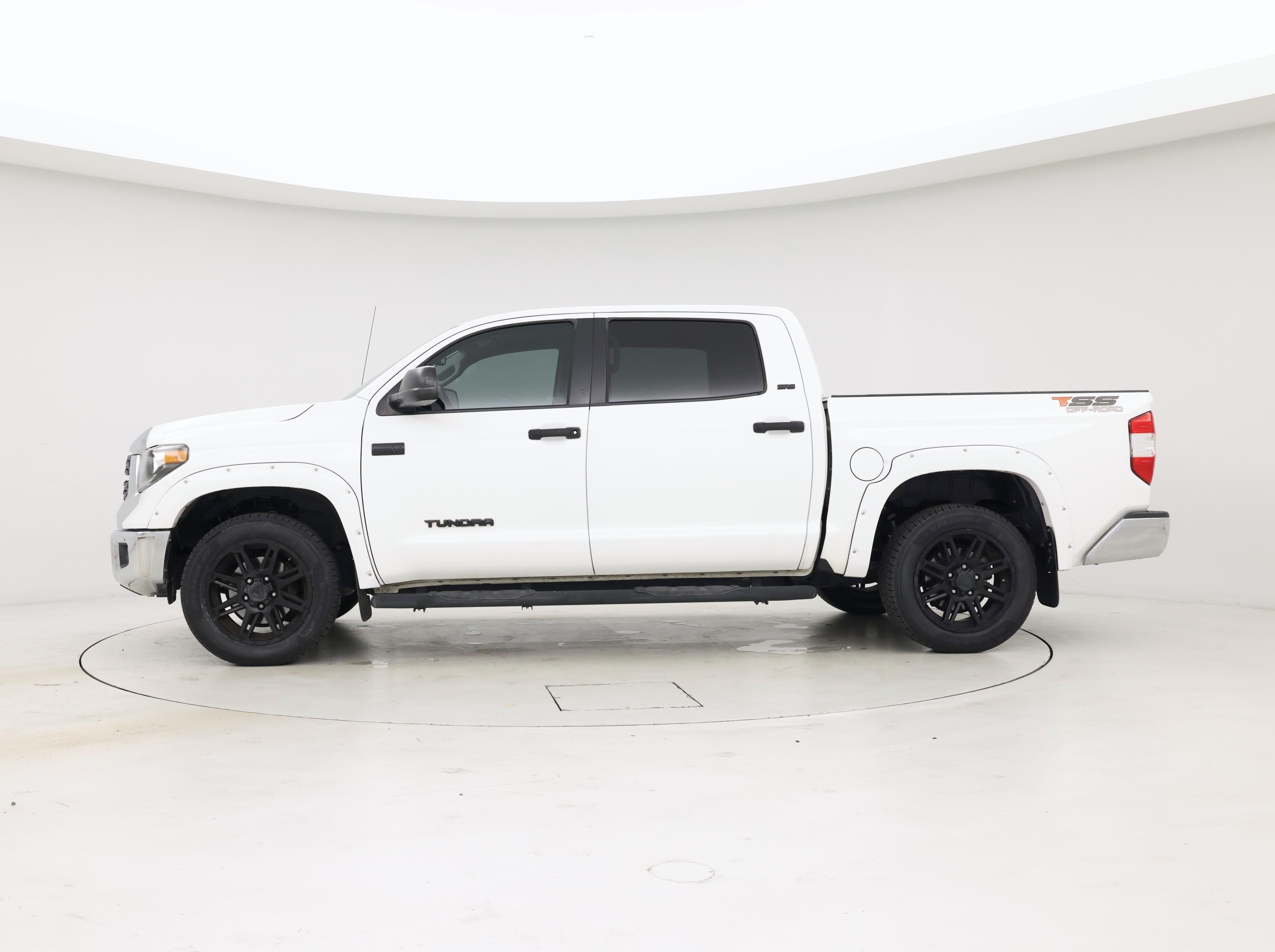 Thumbnail: 2018 Toyota Tundra - 3