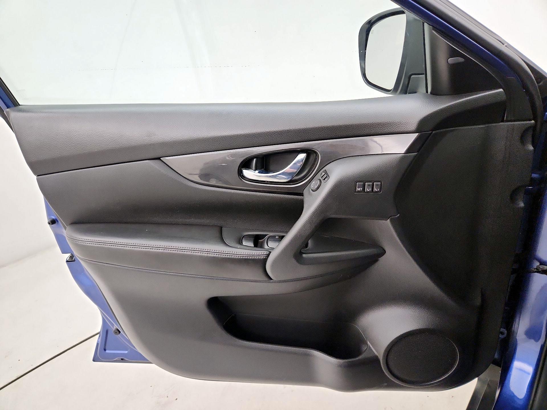 Thumbnail: 2018 Nissan Rogue - 12
