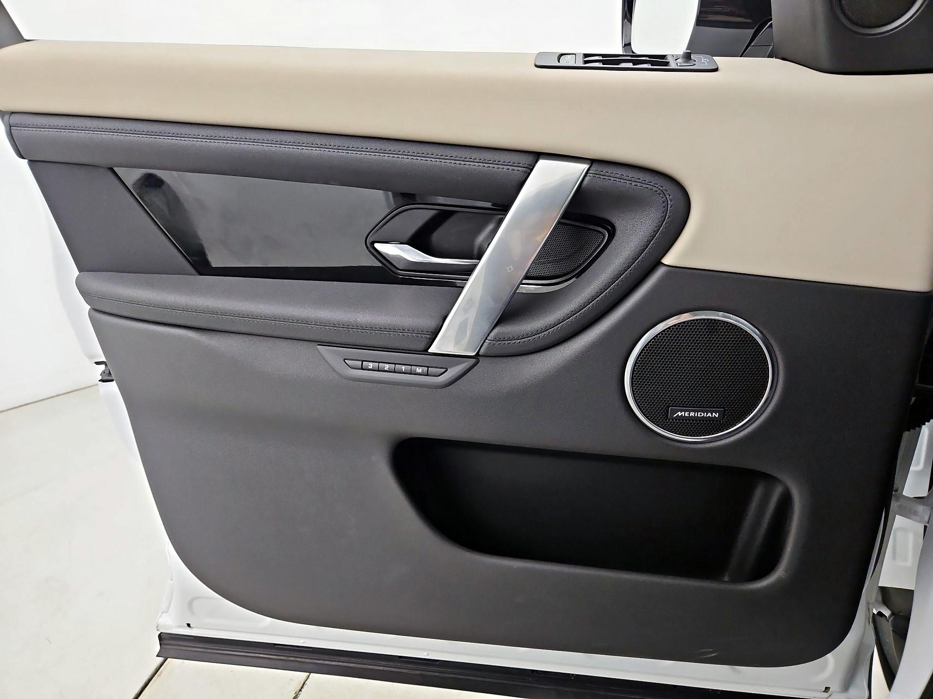Thumbnail: 2025 Land Rover Discovery Sport - 10