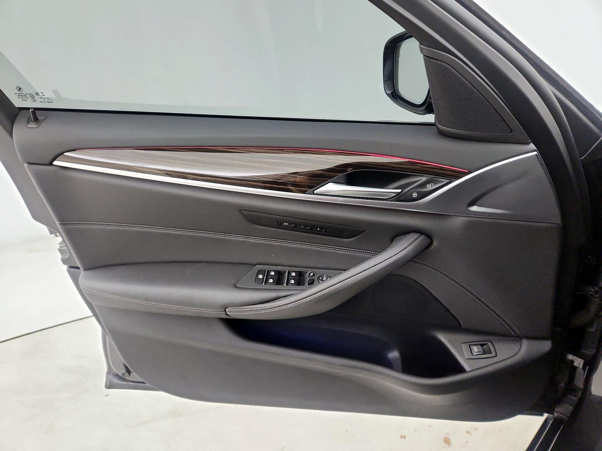 Thumbnail: 2021 BMW 5 Series - 12