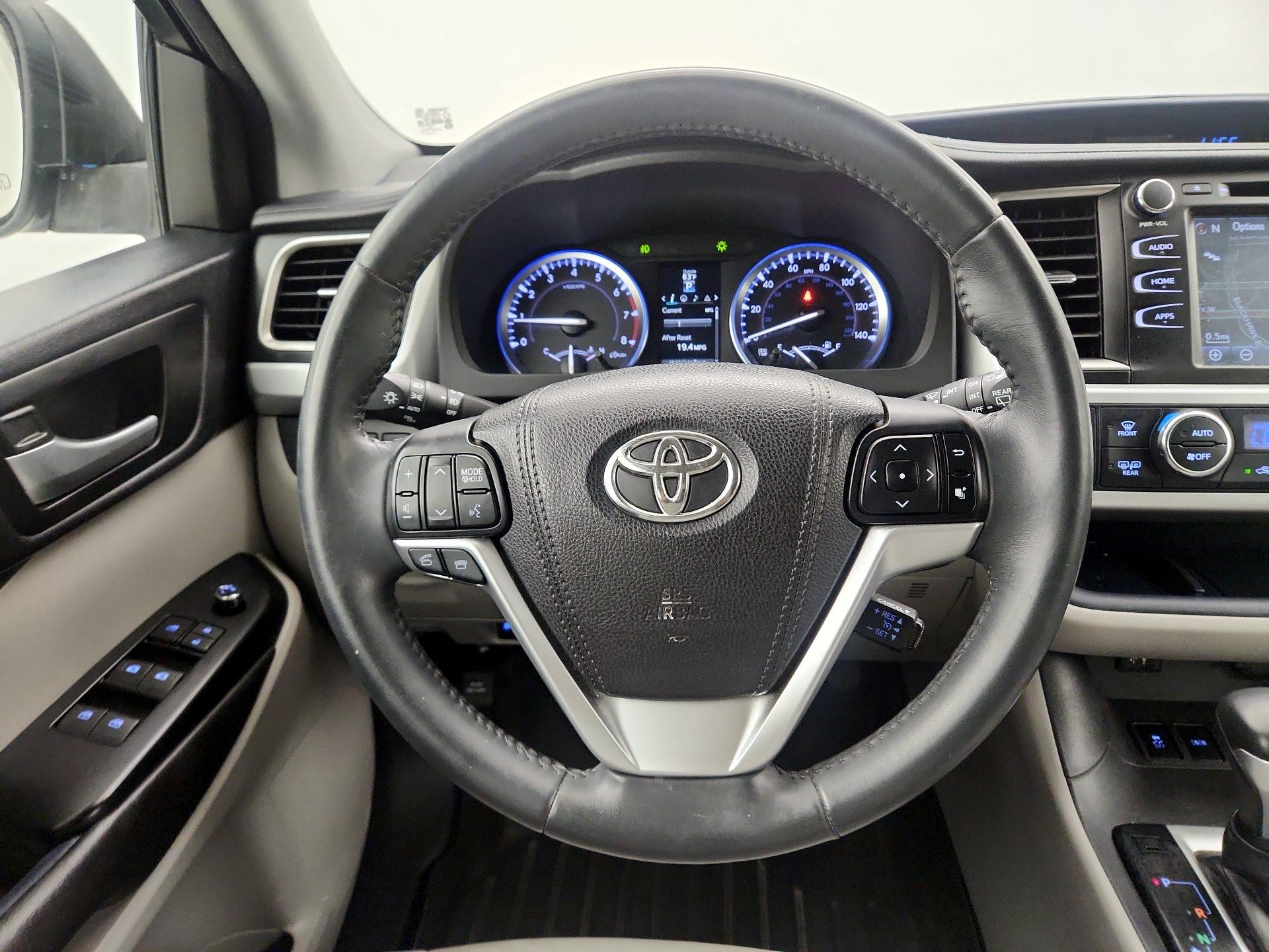 Thumbnail: 2016 Toyota Highlander - 10