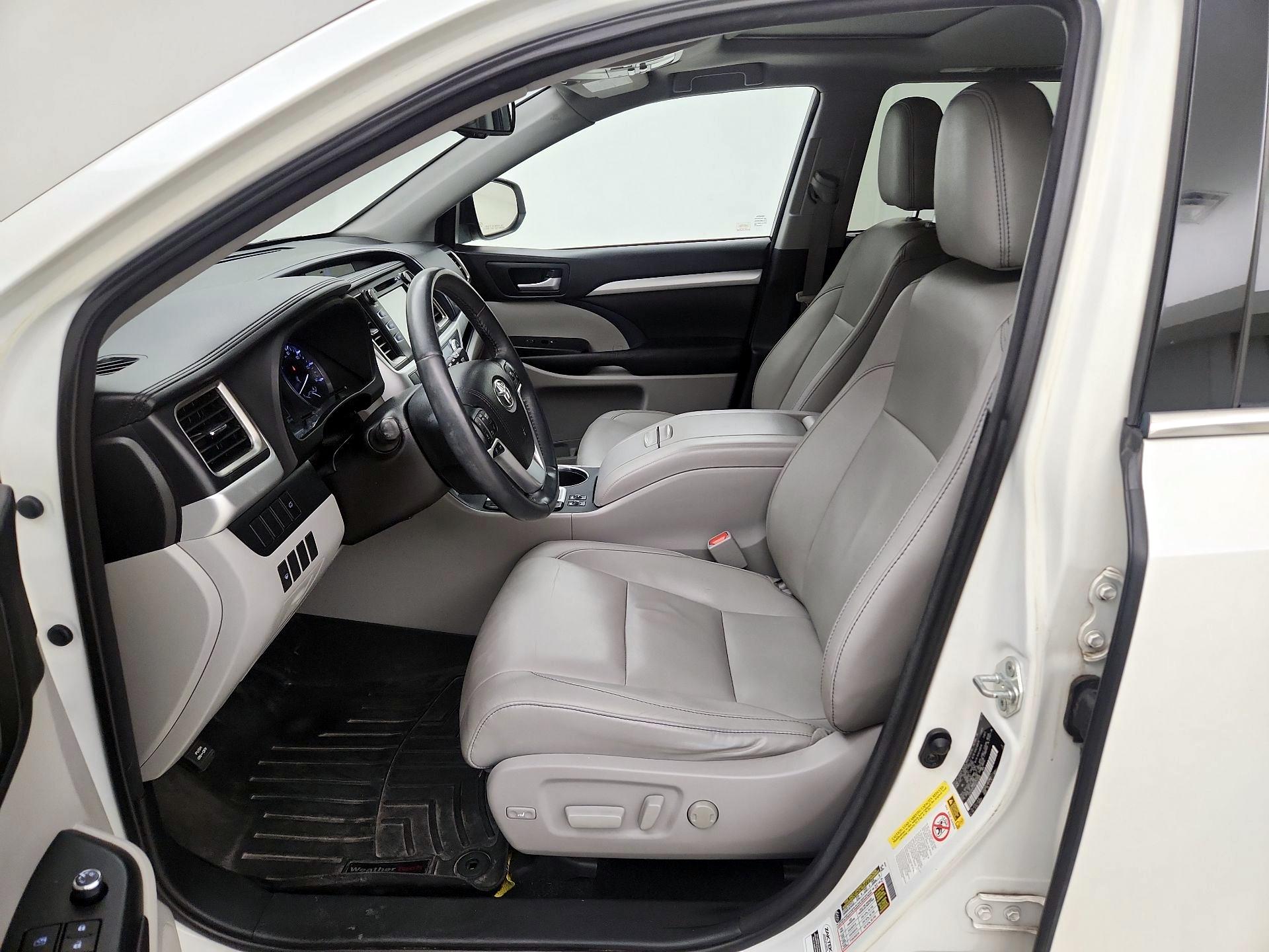 Thumbnail: 2016 Toyota Highlander - 11