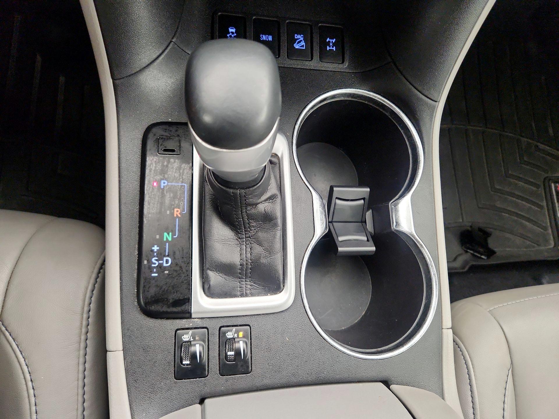 Thumbnail: 2016 Toyota Highlander - 18