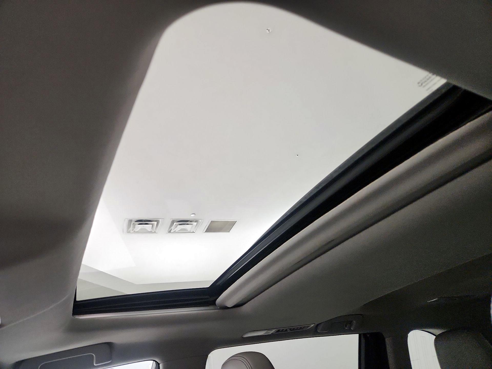 Thumbnail: 2016 Toyota Highlander - 20
