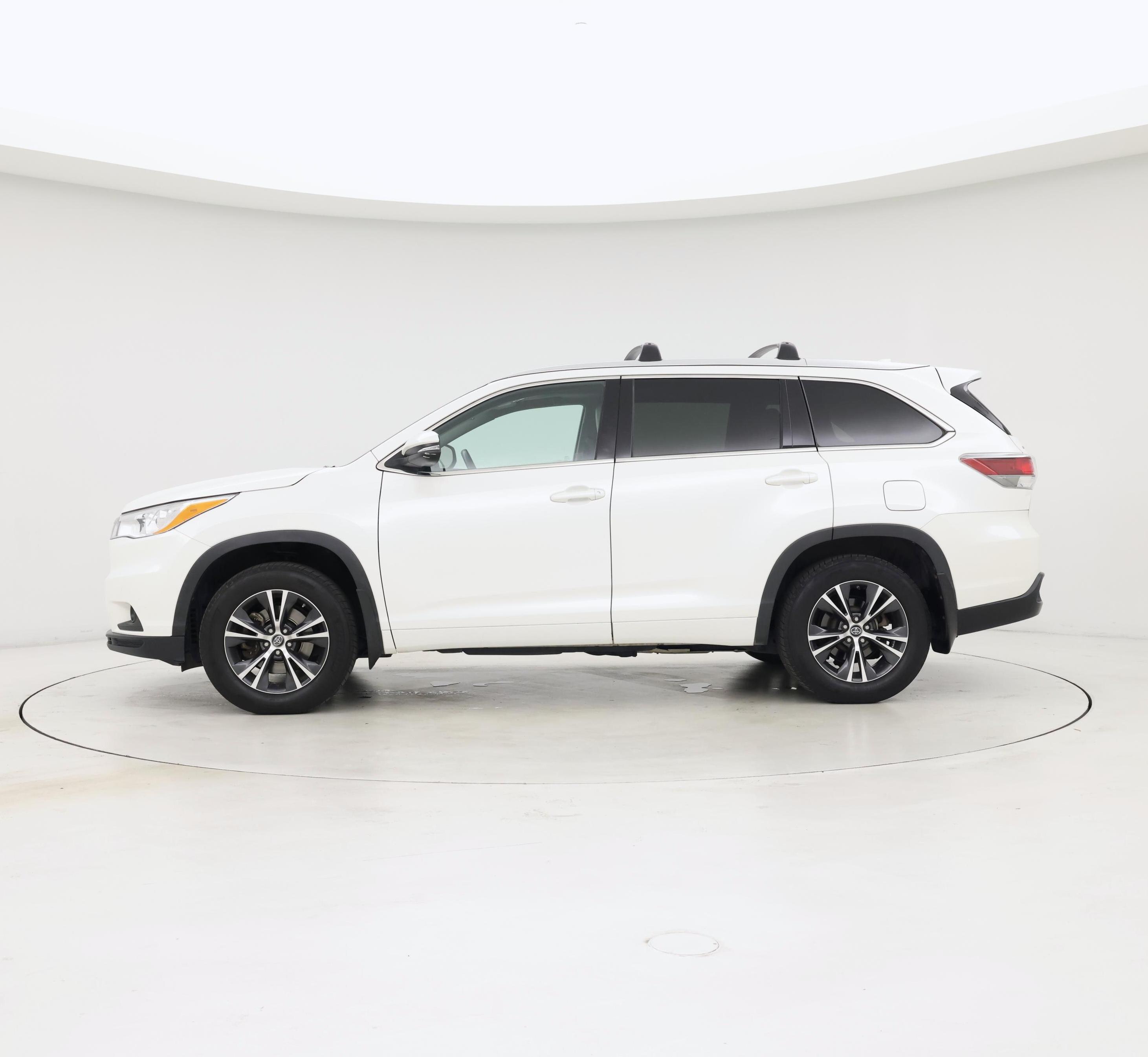 Thumbnail: 2016 Toyota Highlander - 3