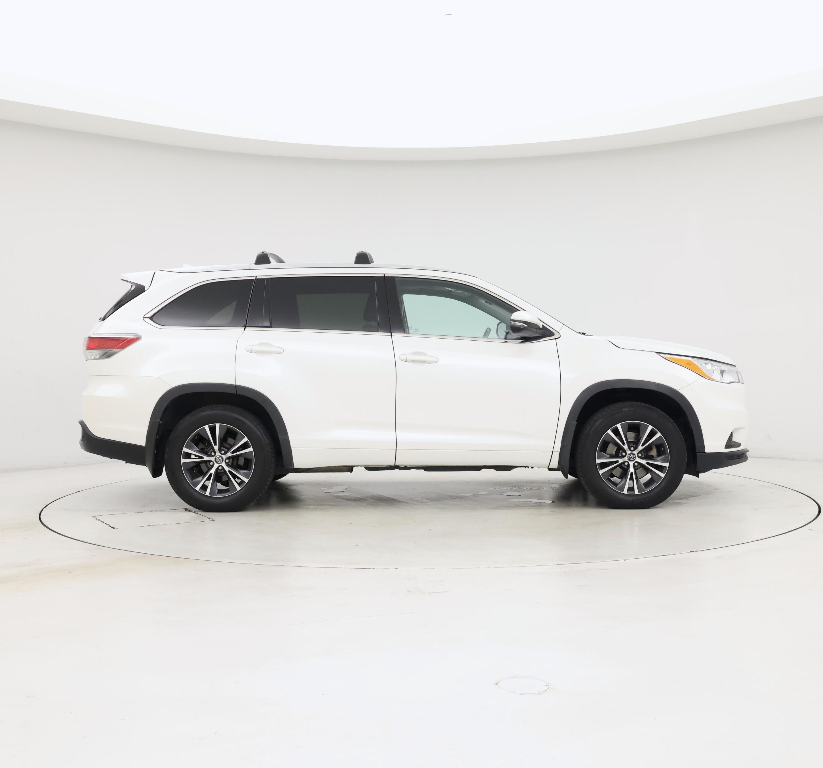 Thumbnail: 2016 Toyota Highlander - 7