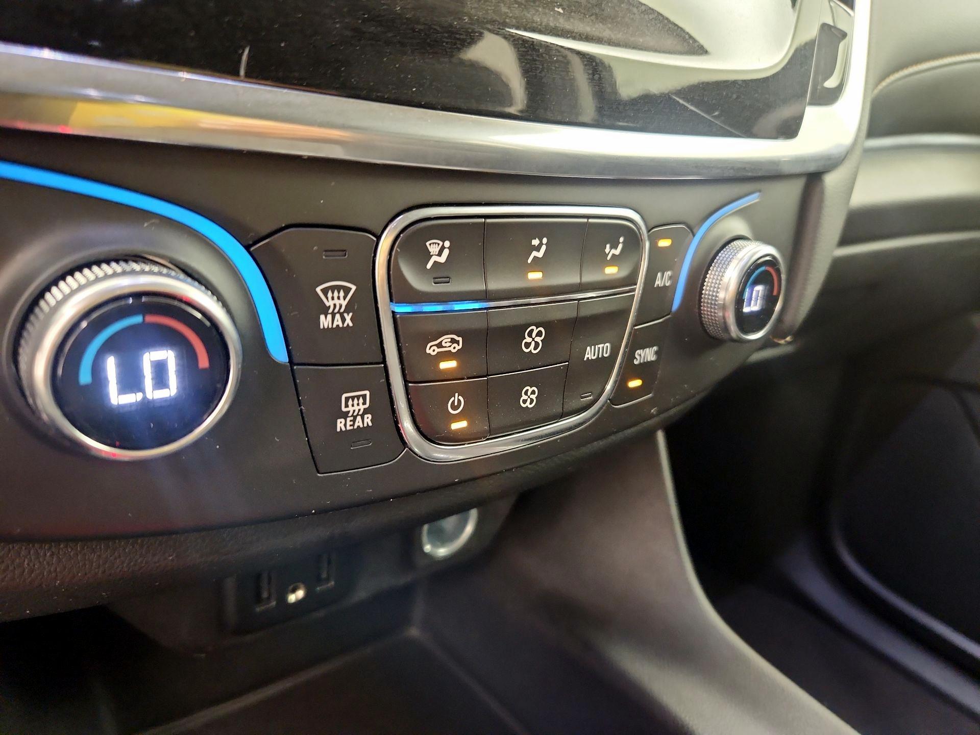 Thumbnail: 2021 Chevrolet Traverse - 16