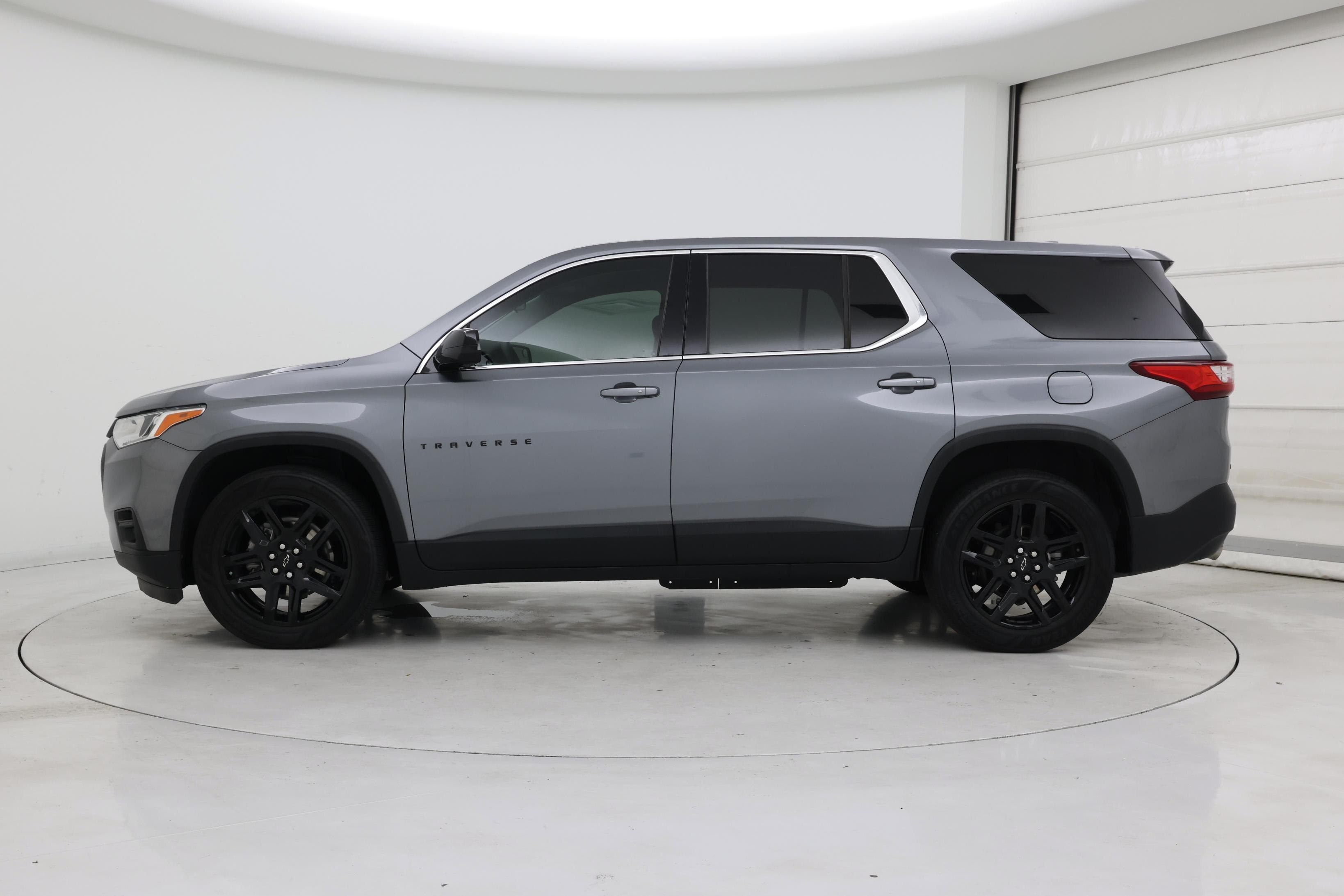 Thumbnail: 2021 Chevrolet Traverse - 3