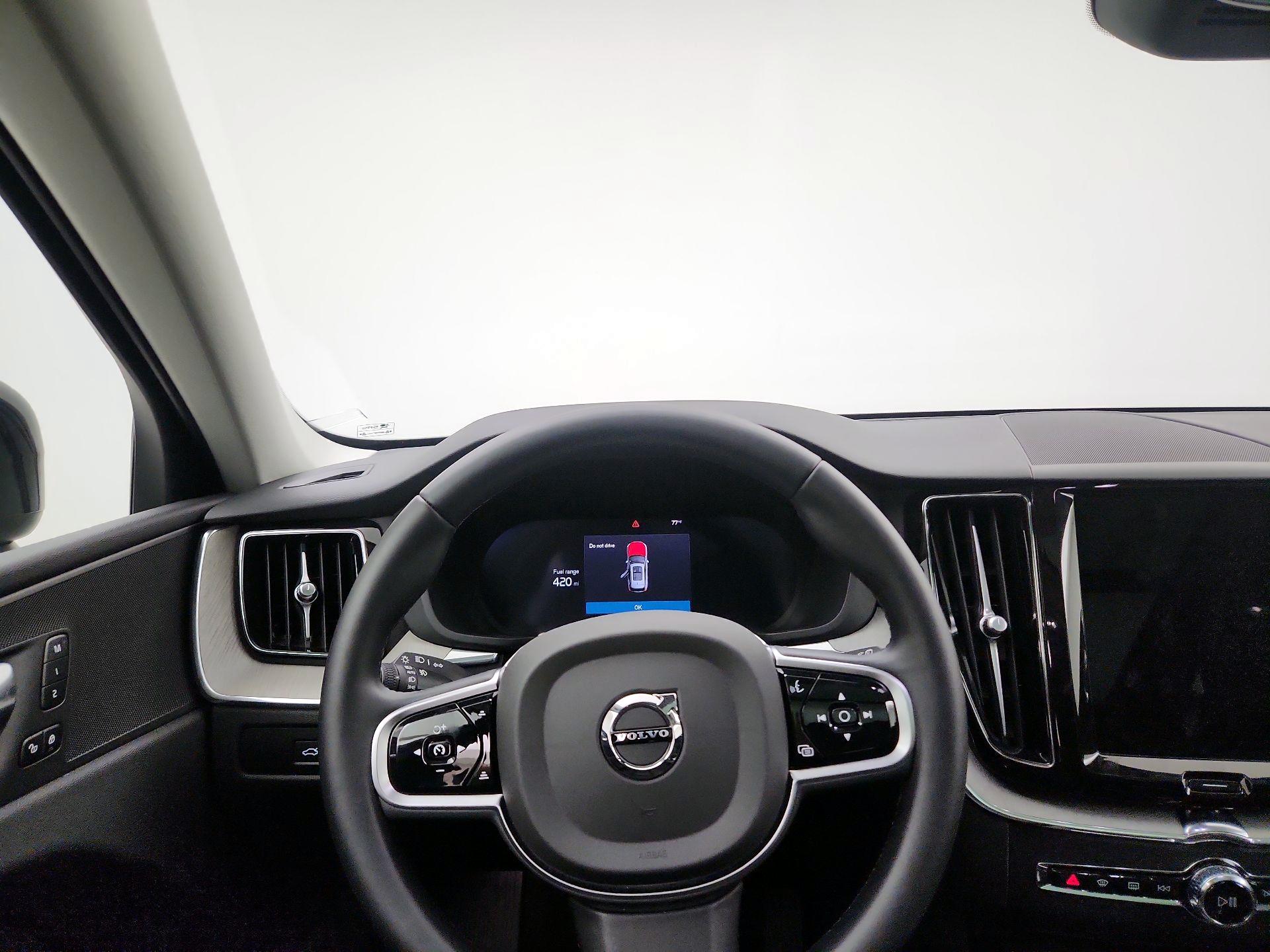 Thumbnail: 2025 Volvo XC60 - 10