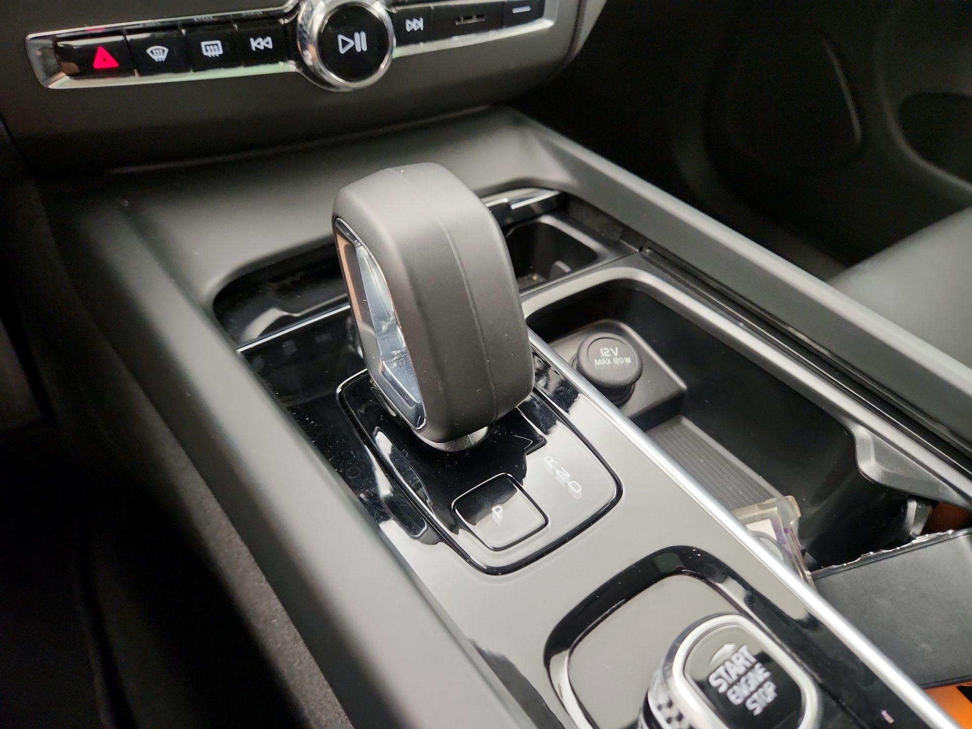 Thumbnail: 2025 Volvo XC60 - 18