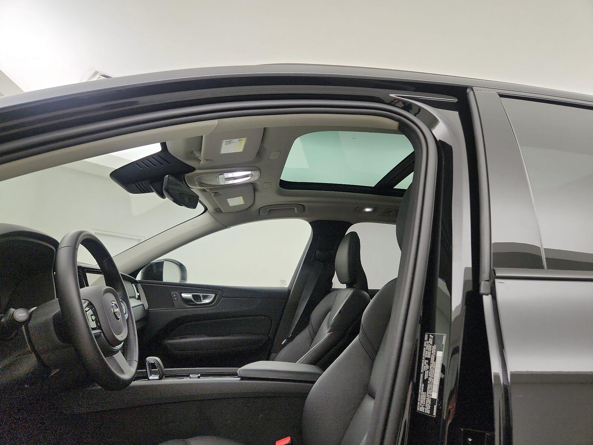 Thumbnail: 2025 Volvo XC60 - 20