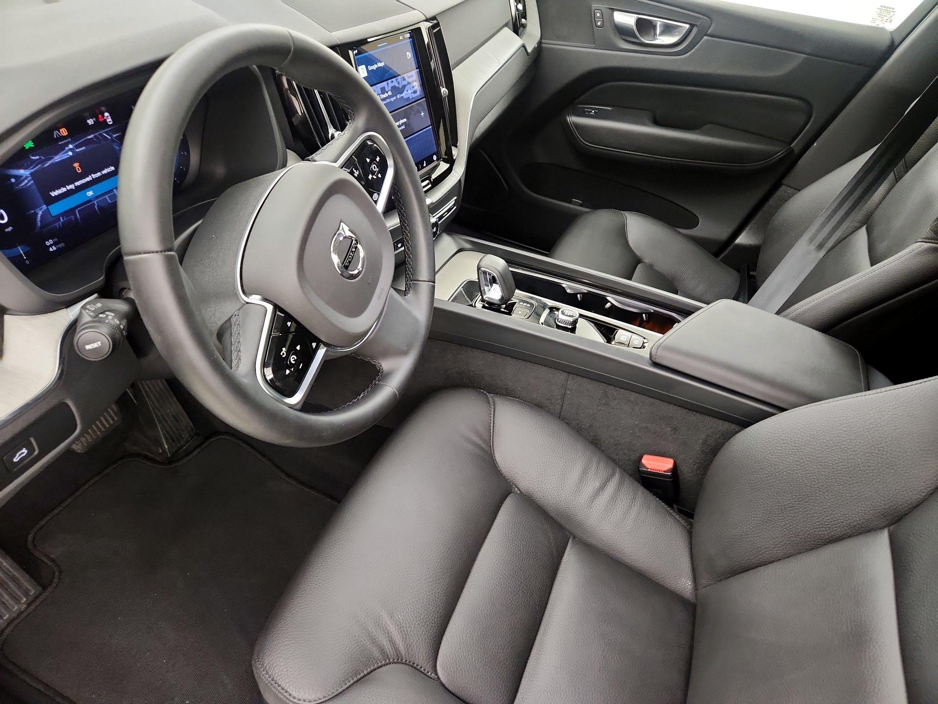 Thumbnail: 2025 Volvo XC60 - 11