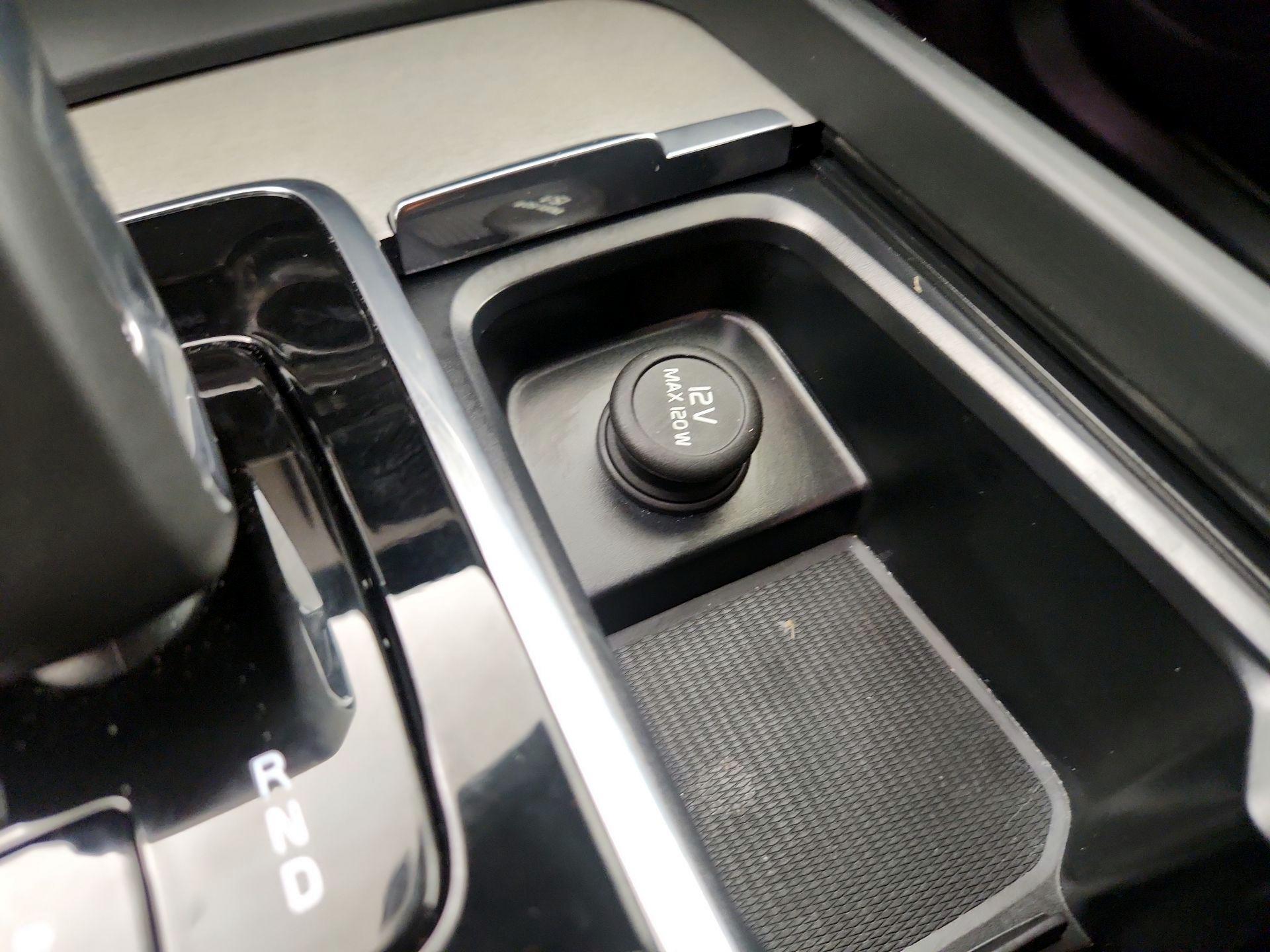Thumbnail: 2025 Volvo XC60 - 18