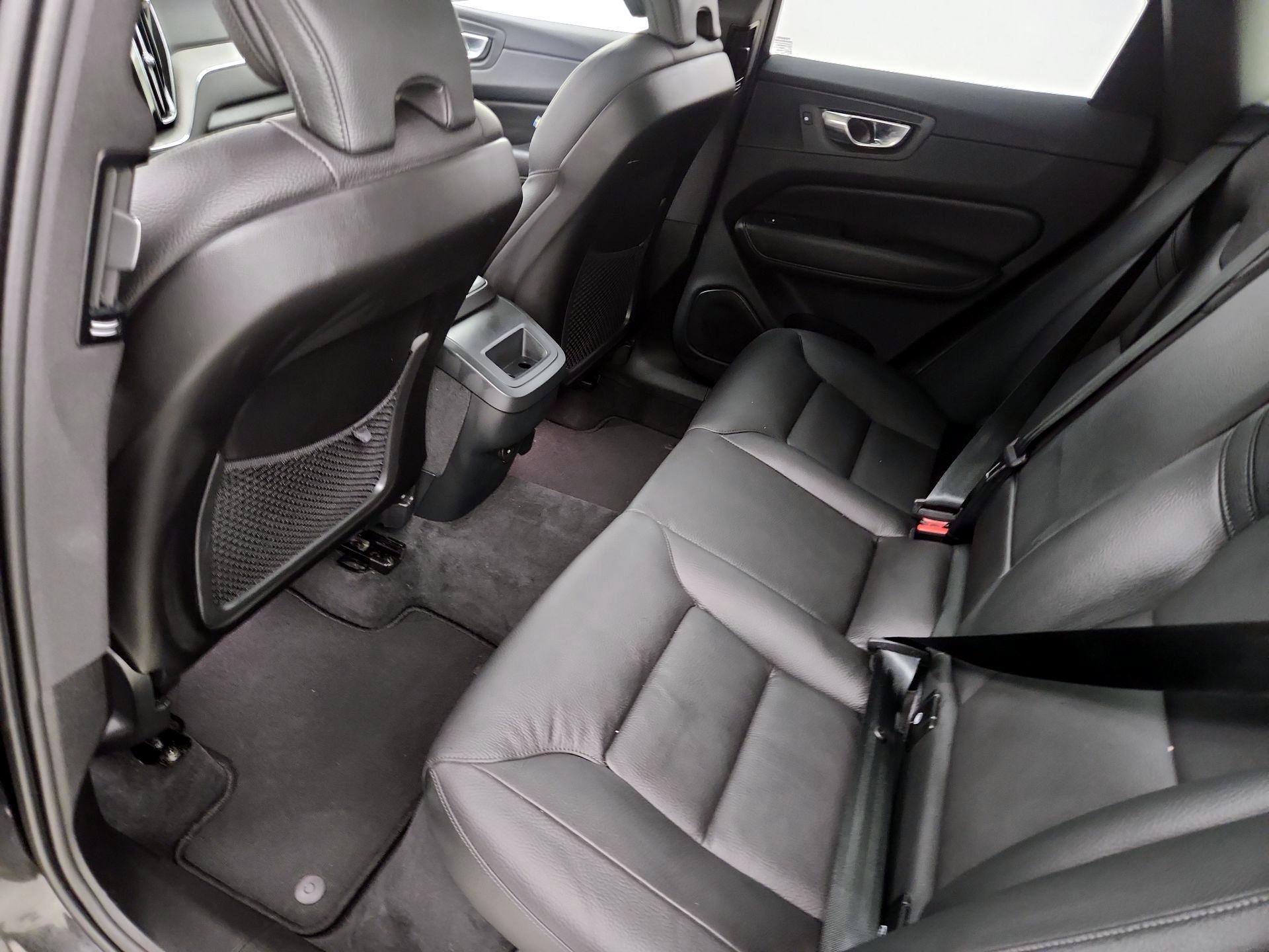 Thumbnail: 2025 Volvo XC60 - 20