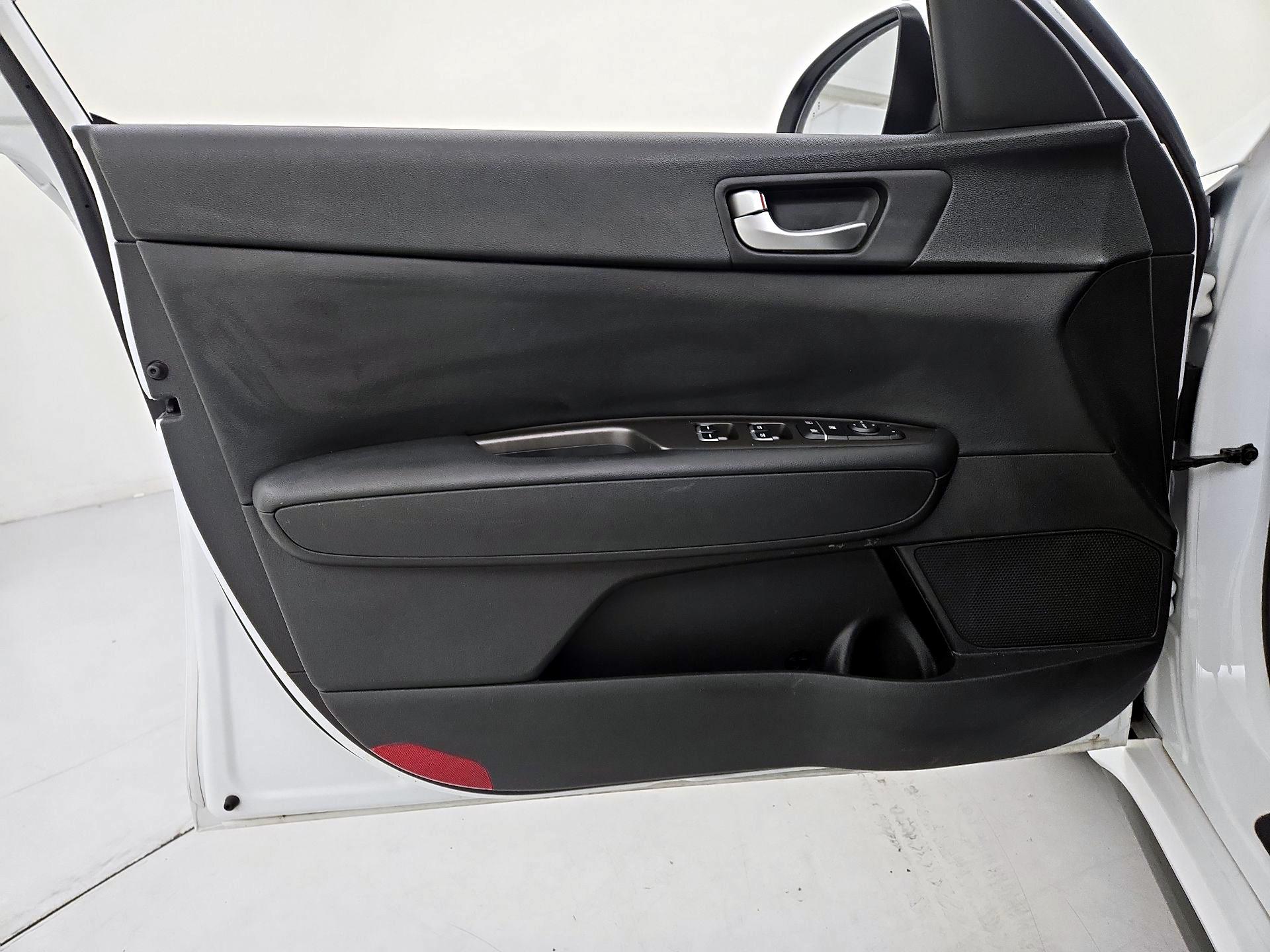 Thumbnail: 2019 Kia Optima - 12