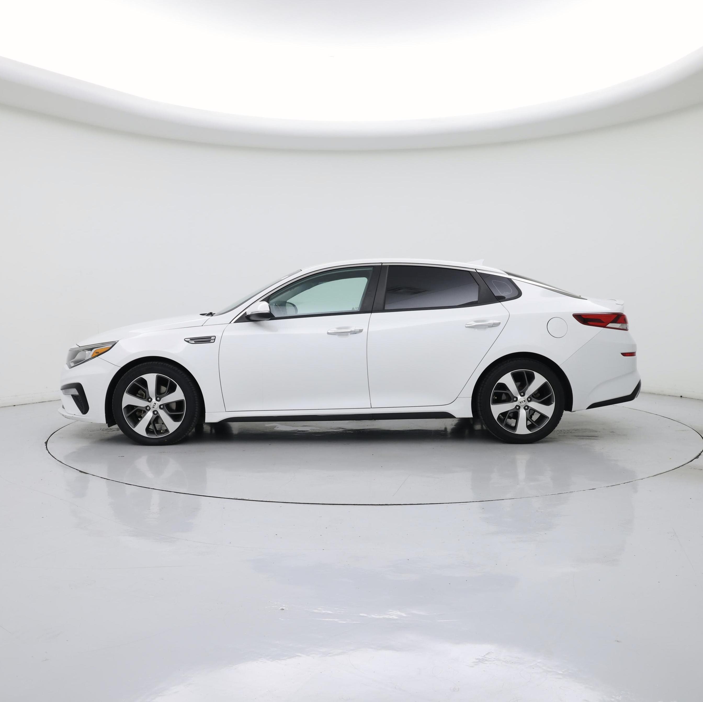 Thumbnail: 2019 Kia Optima - 3