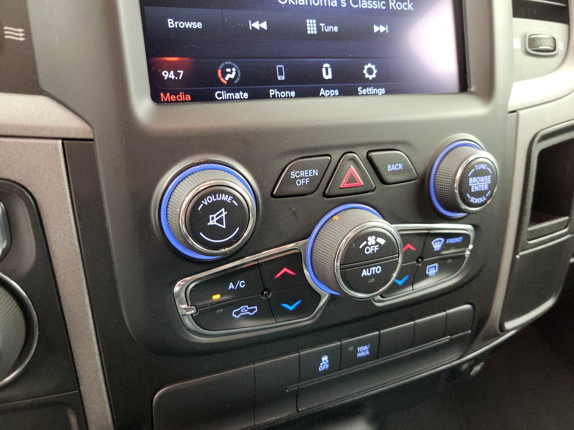 Thumbnail: 2021 RAM 1500 Classic - 16