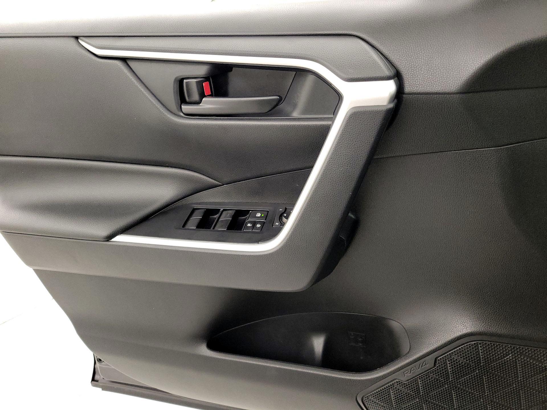 Thumbnail: 2021 Toyota RAV4 - 12