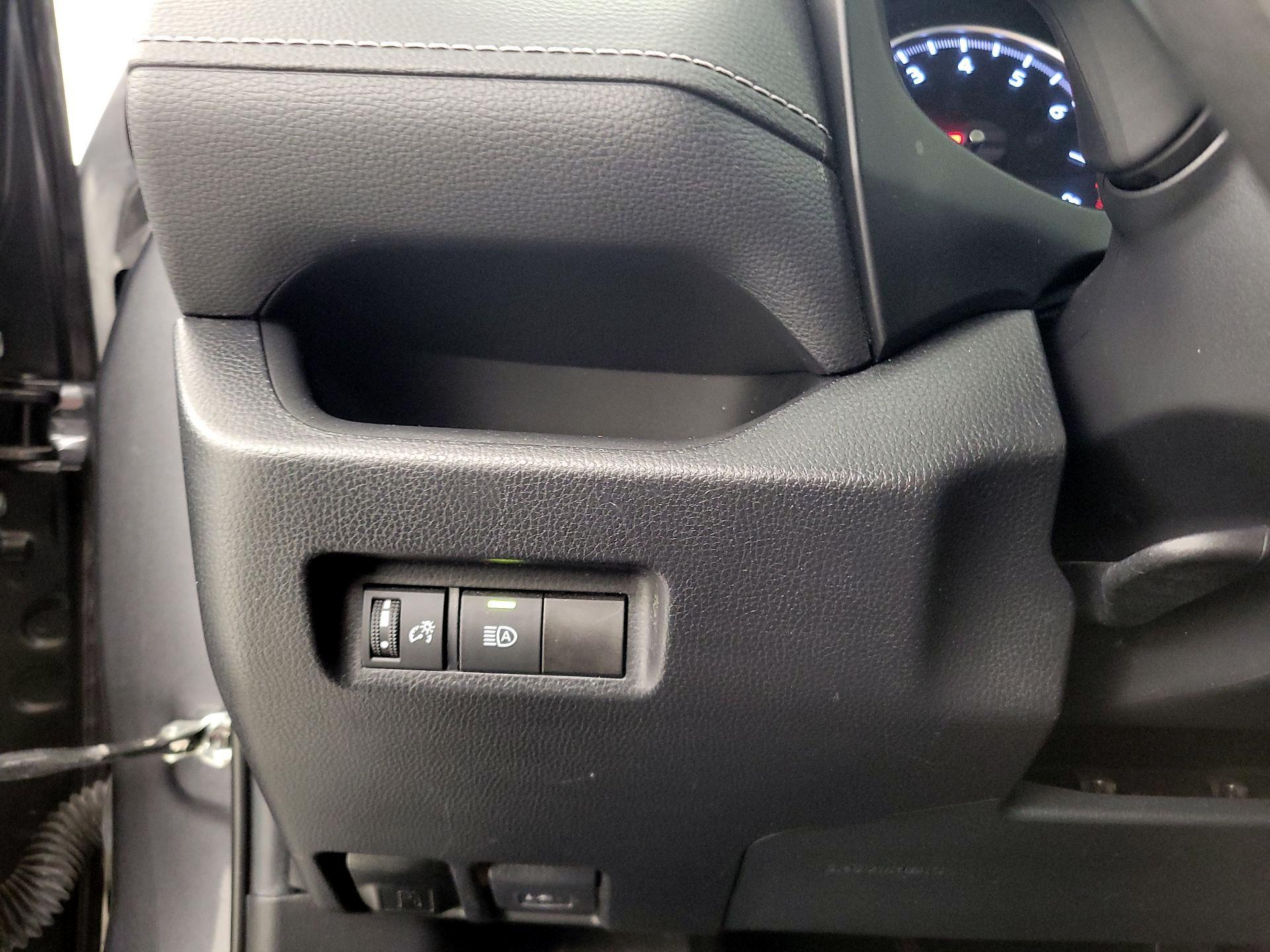 Thumbnail: 2021 Toyota RAV4 - 13