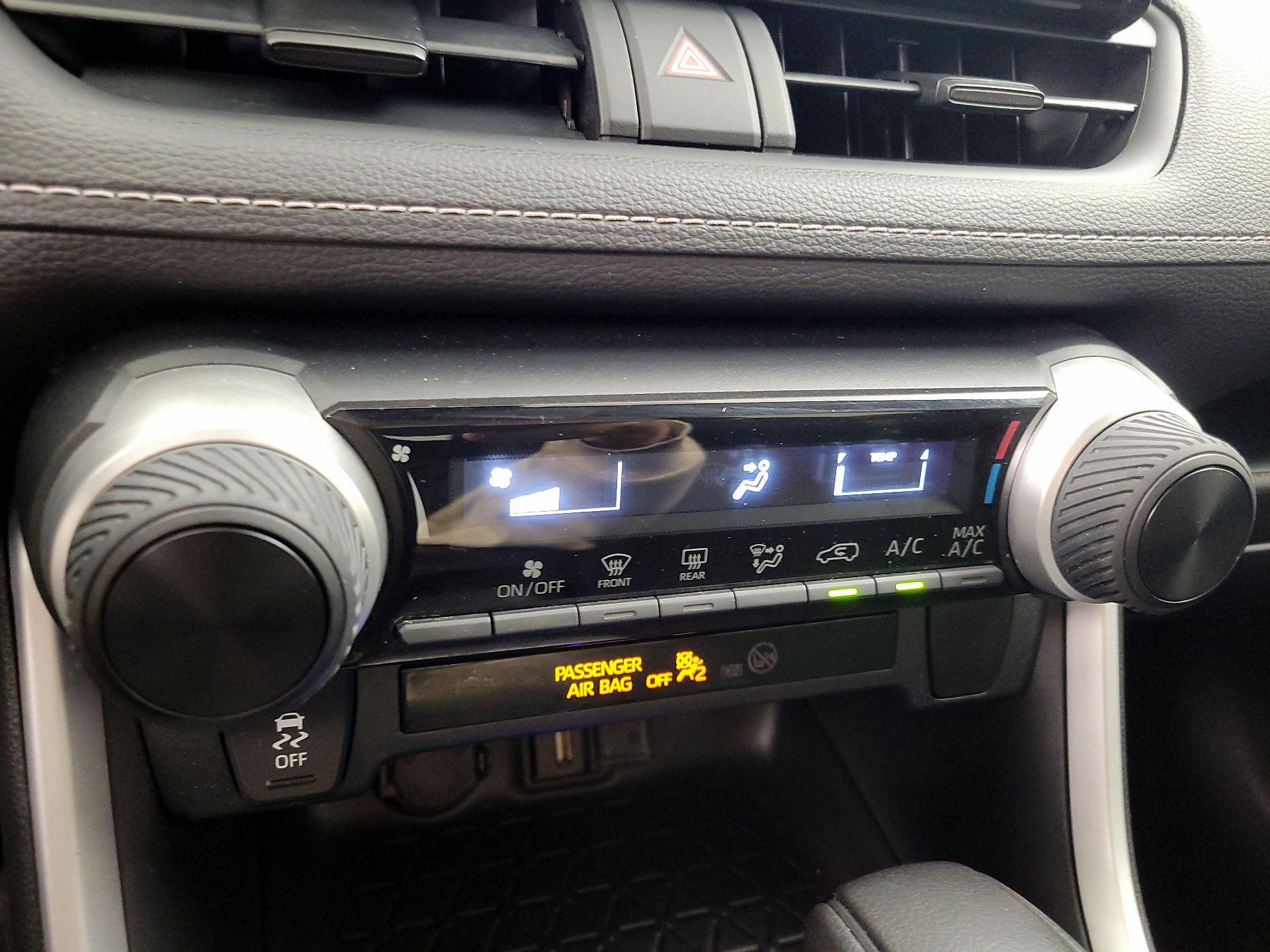 Thumbnail: 2021 Toyota RAV4 - 16