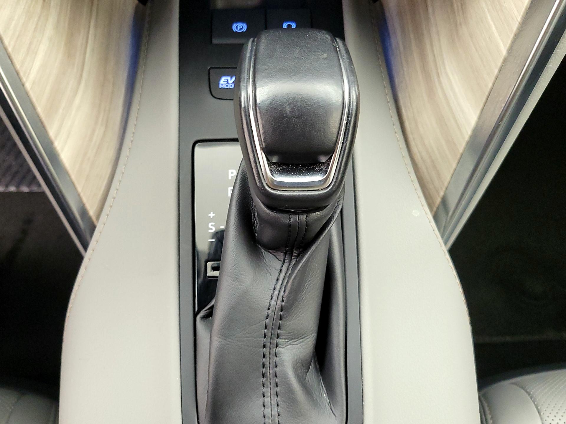 Thumbnail: 2021 Toyota Venza - 18