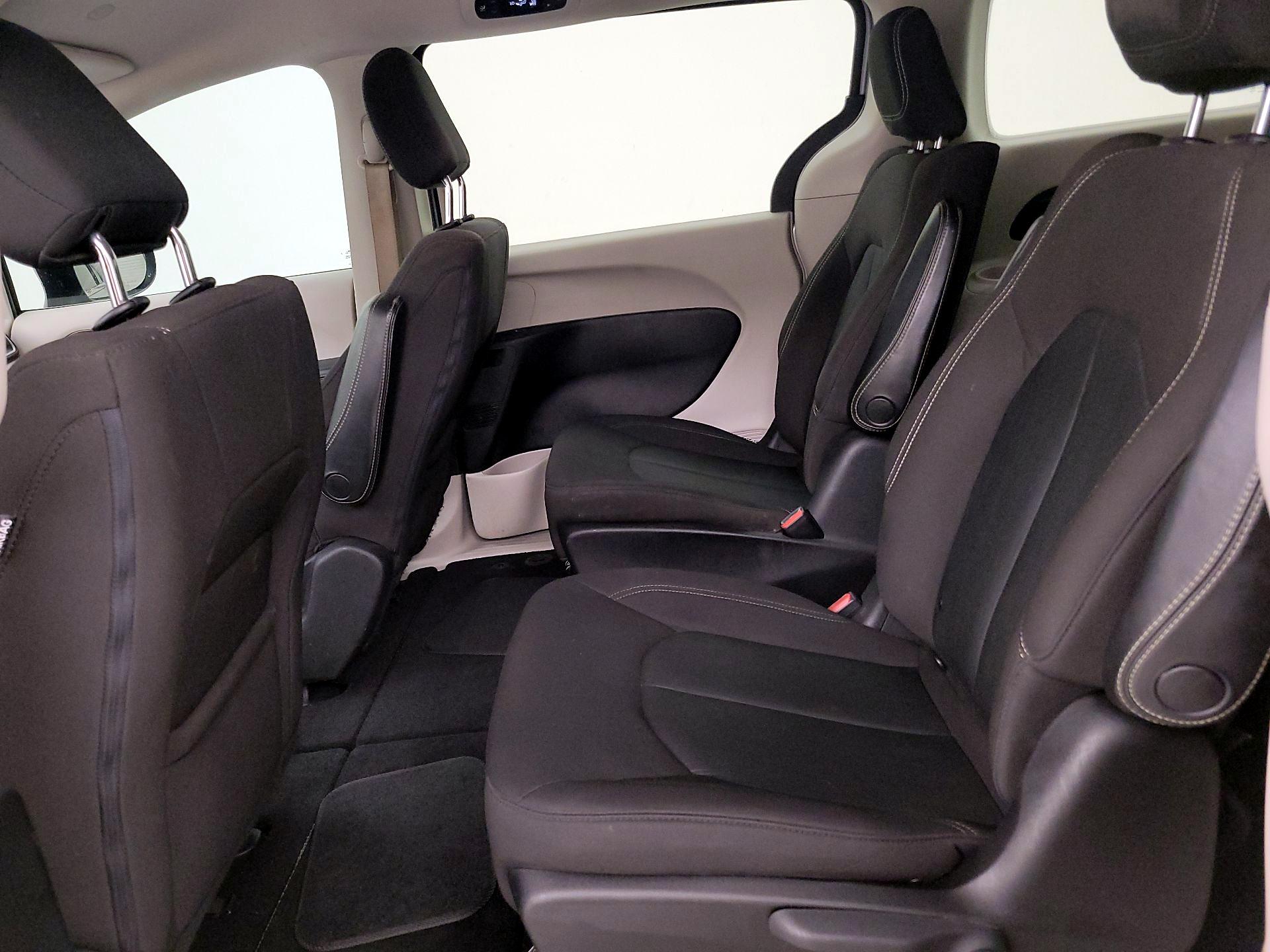 Thumbnail: 2020 Chrysler Voyager - 19