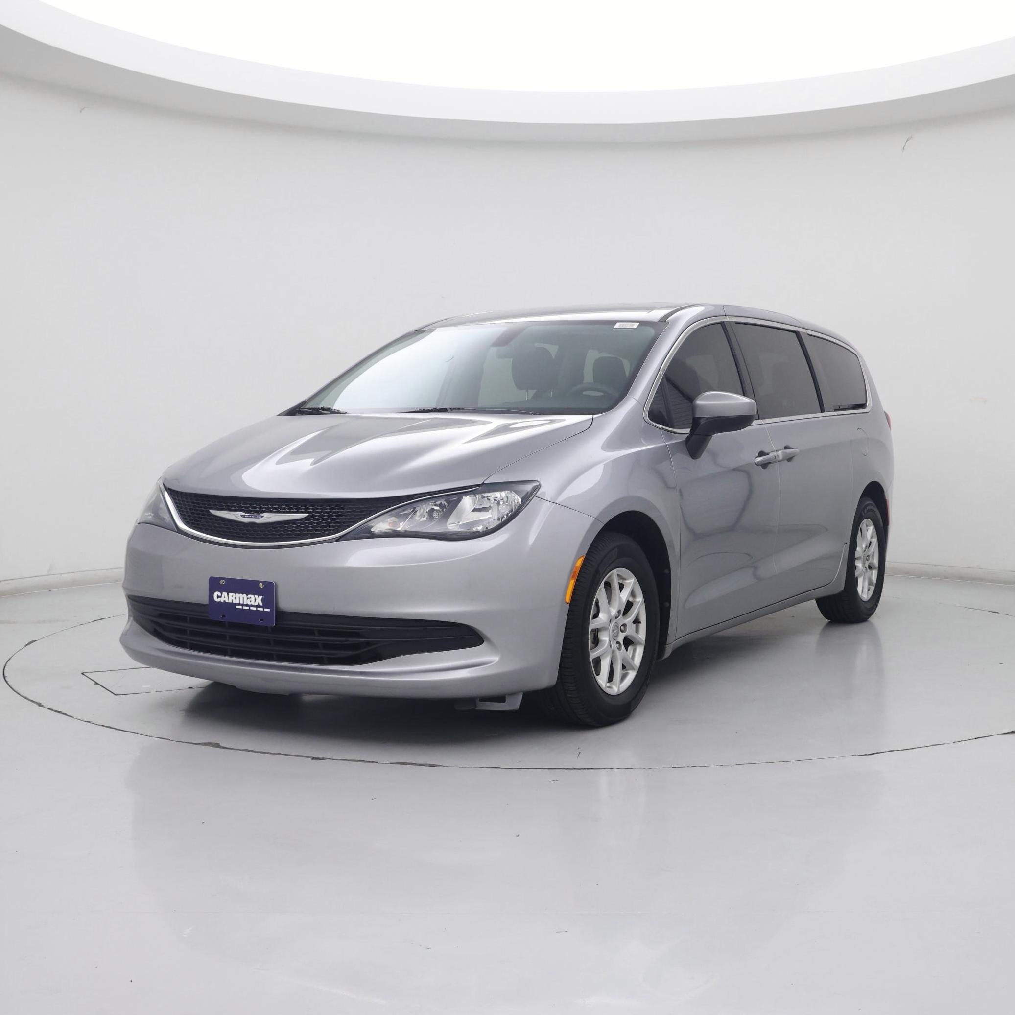 Thumbnail: 2020 Chrysler Voyager - 4