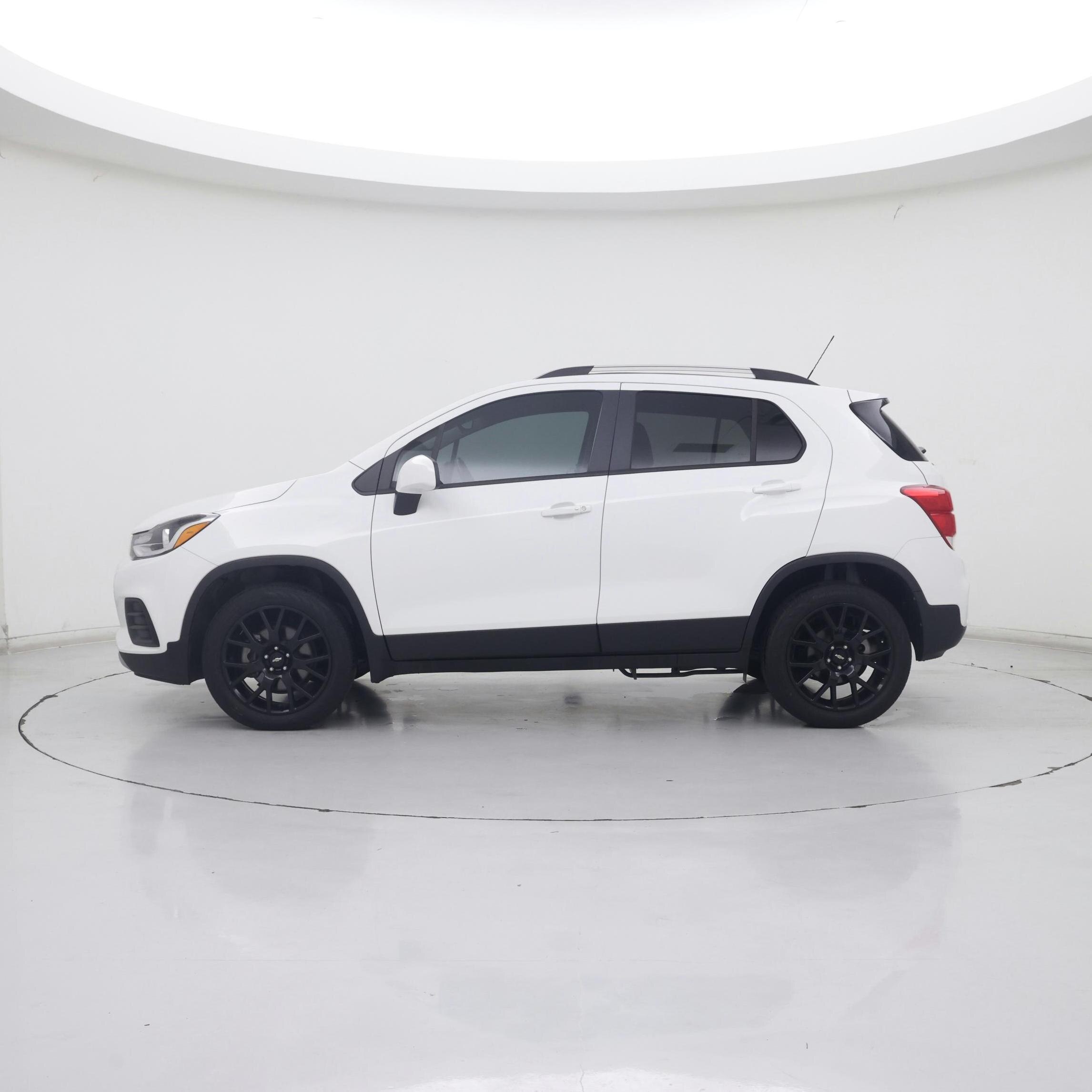Thumbnail: 2022 Chevrolet Trax - 3