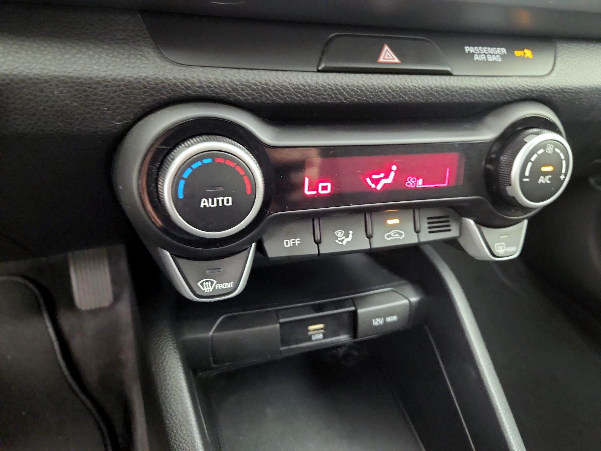 Thumbnail: 2021 Kia Rio - 16